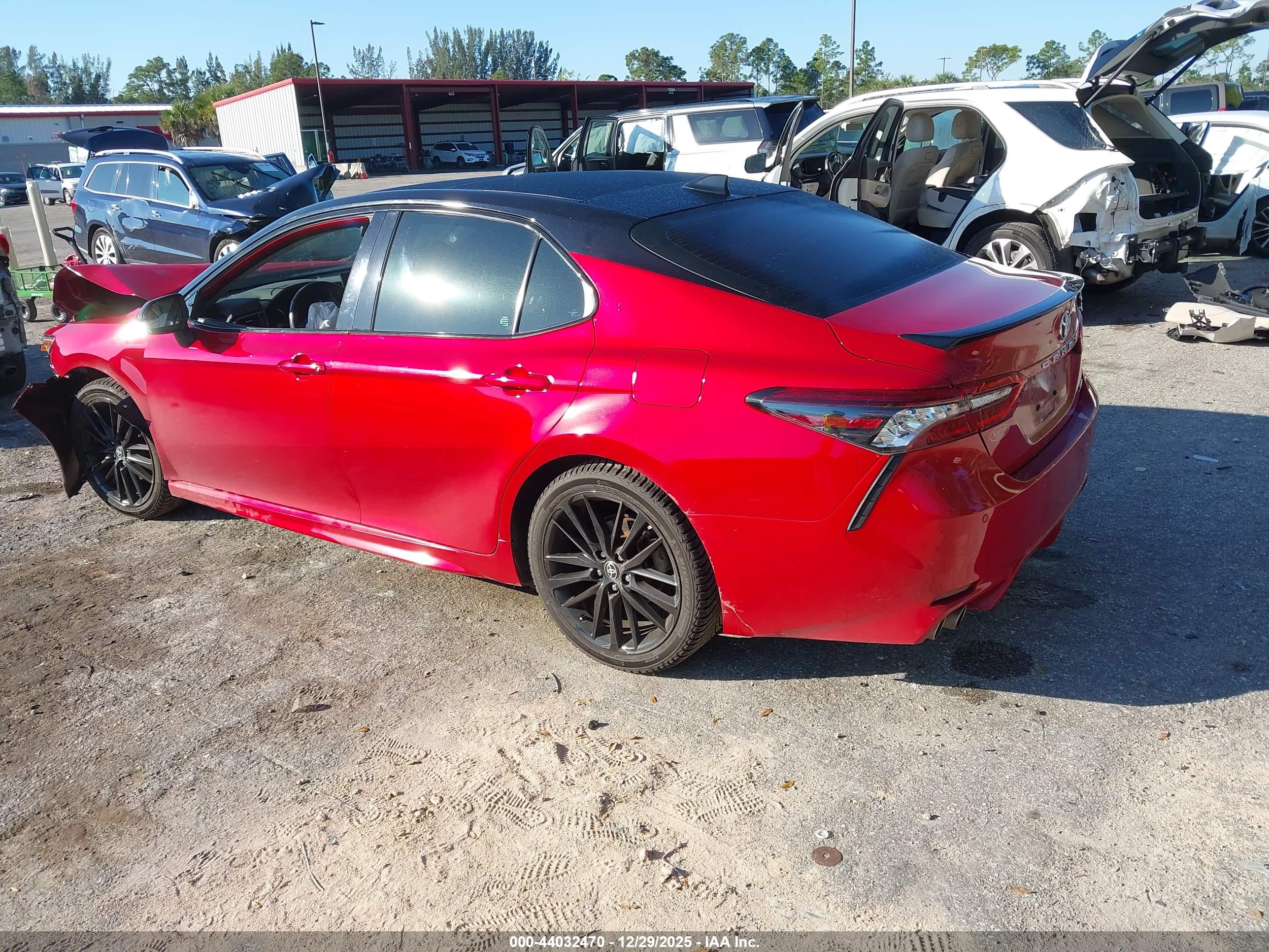 TOYOTA CAMRY image 3