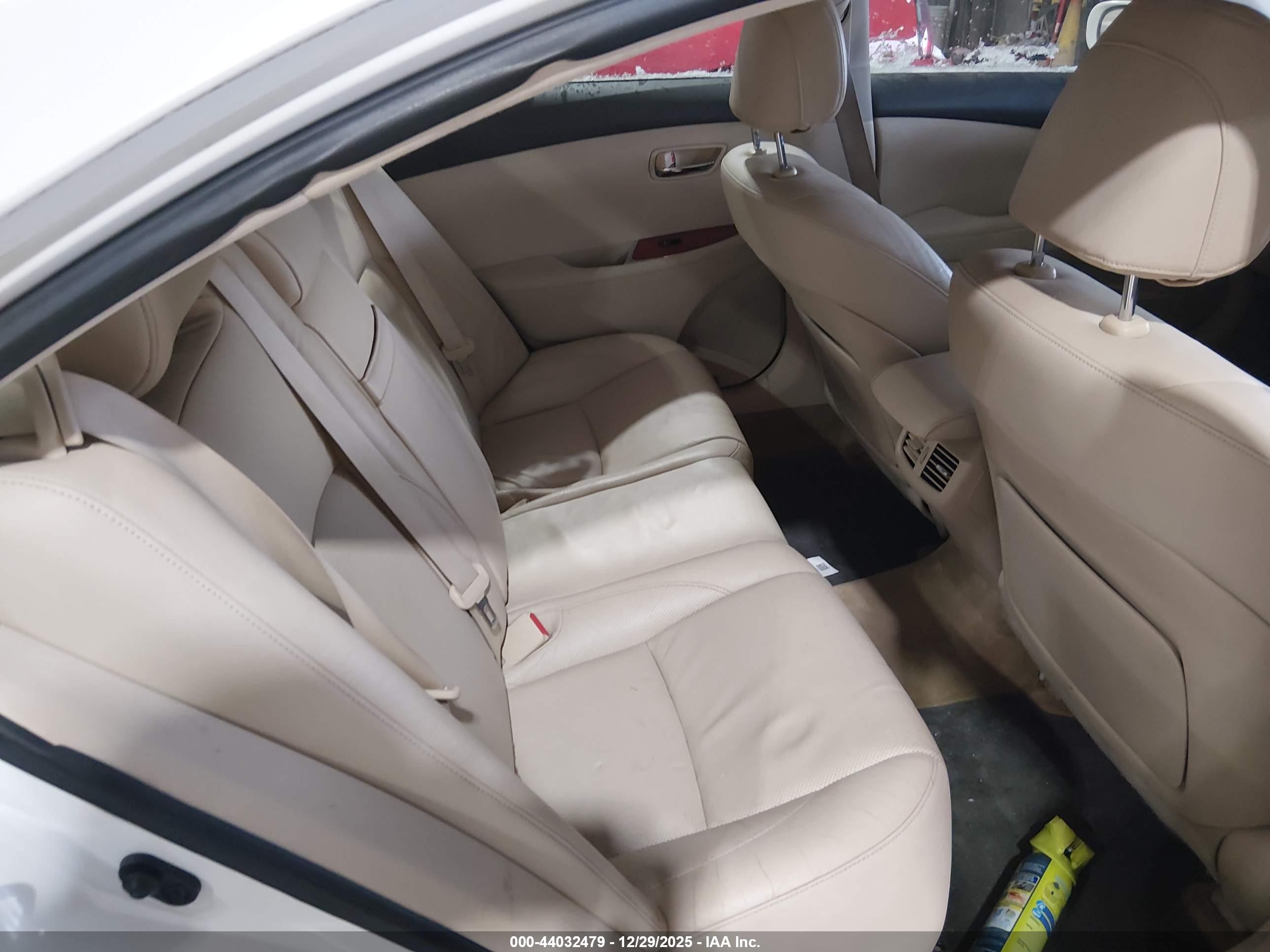 LEXUS ES image 8