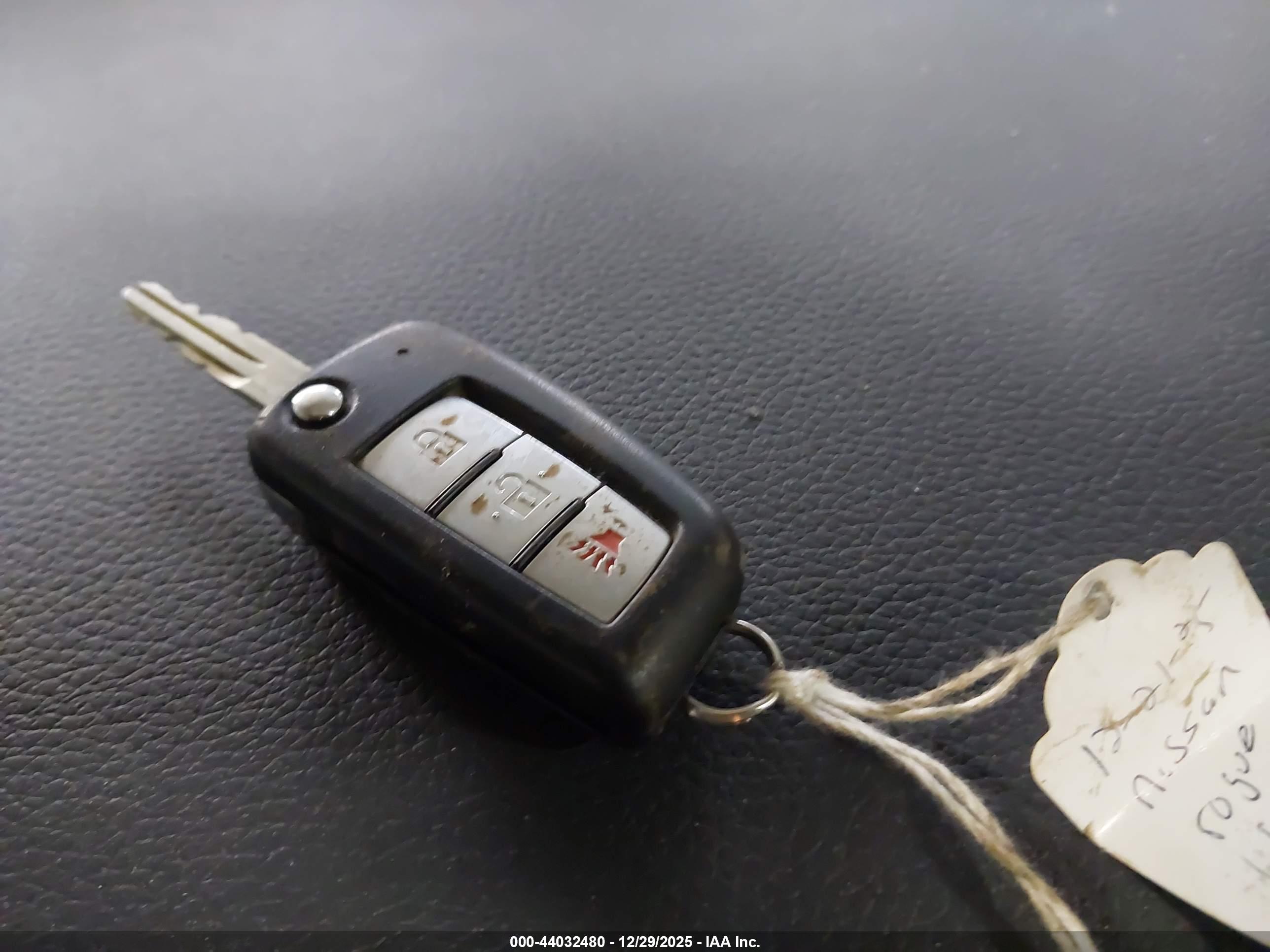 NISSAN ROGUE image 11