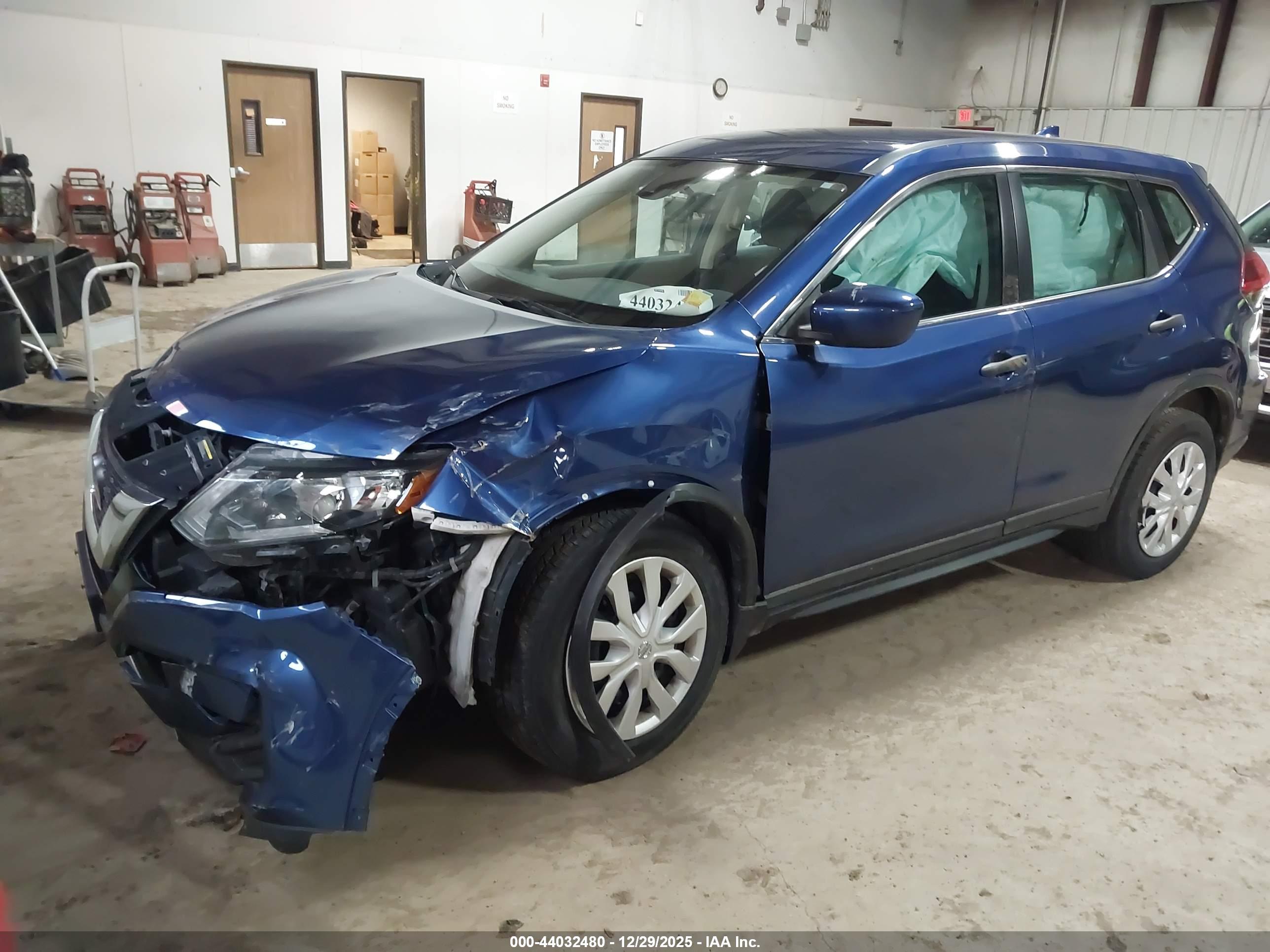 NISSAN ROGUE image 2