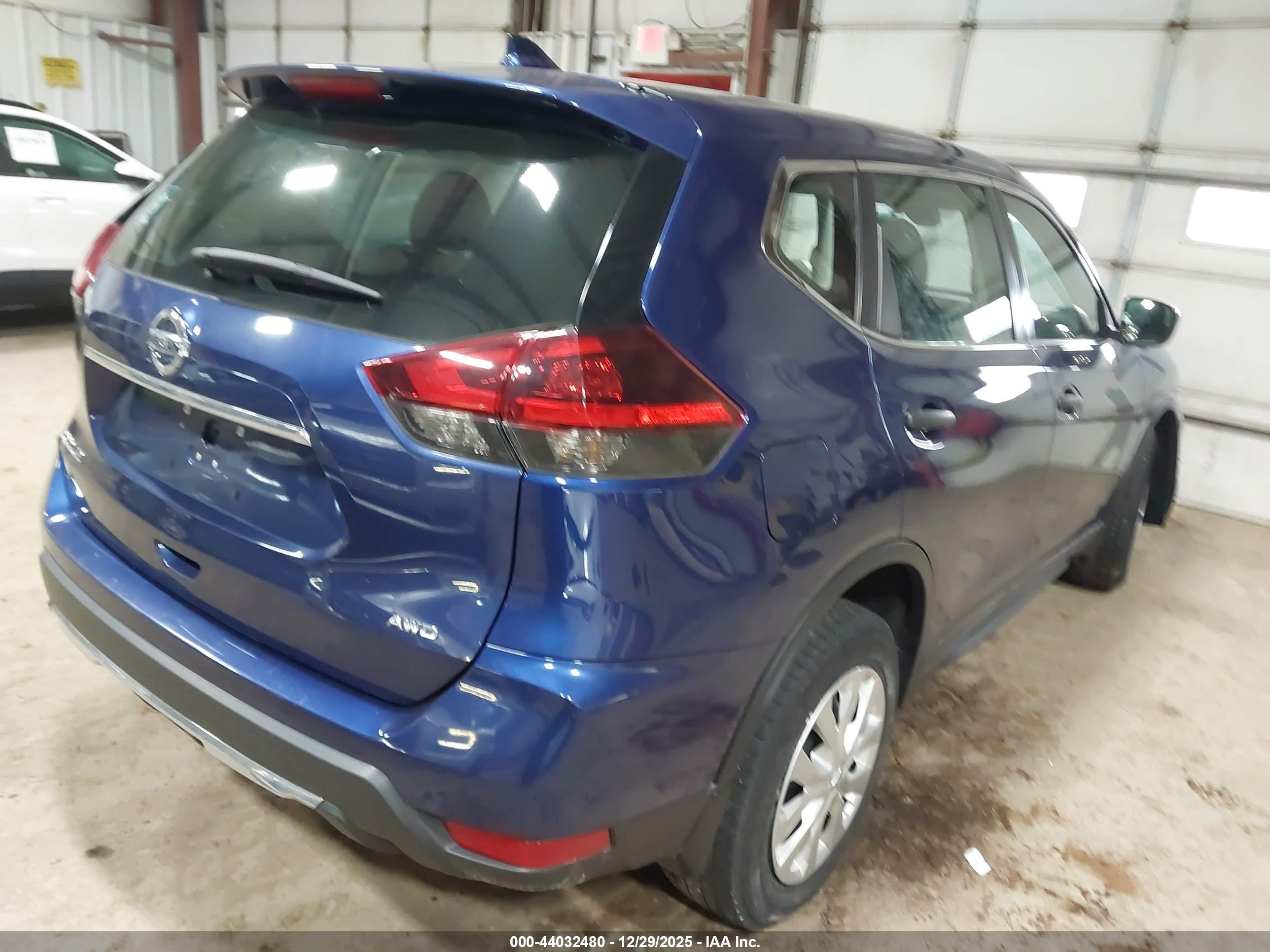 NISSAN ROGUE image 4