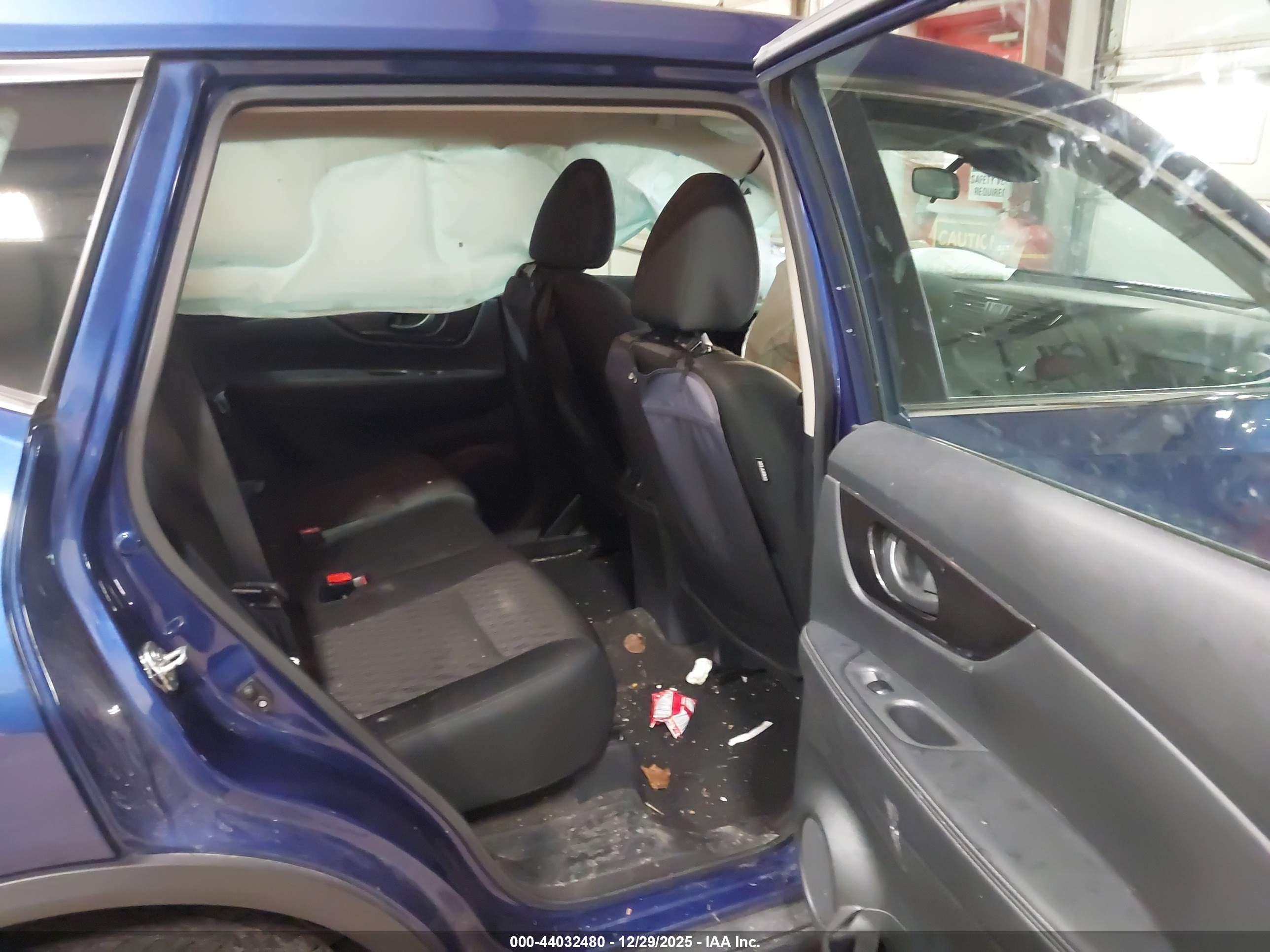 NISSAN ROGUE image 8