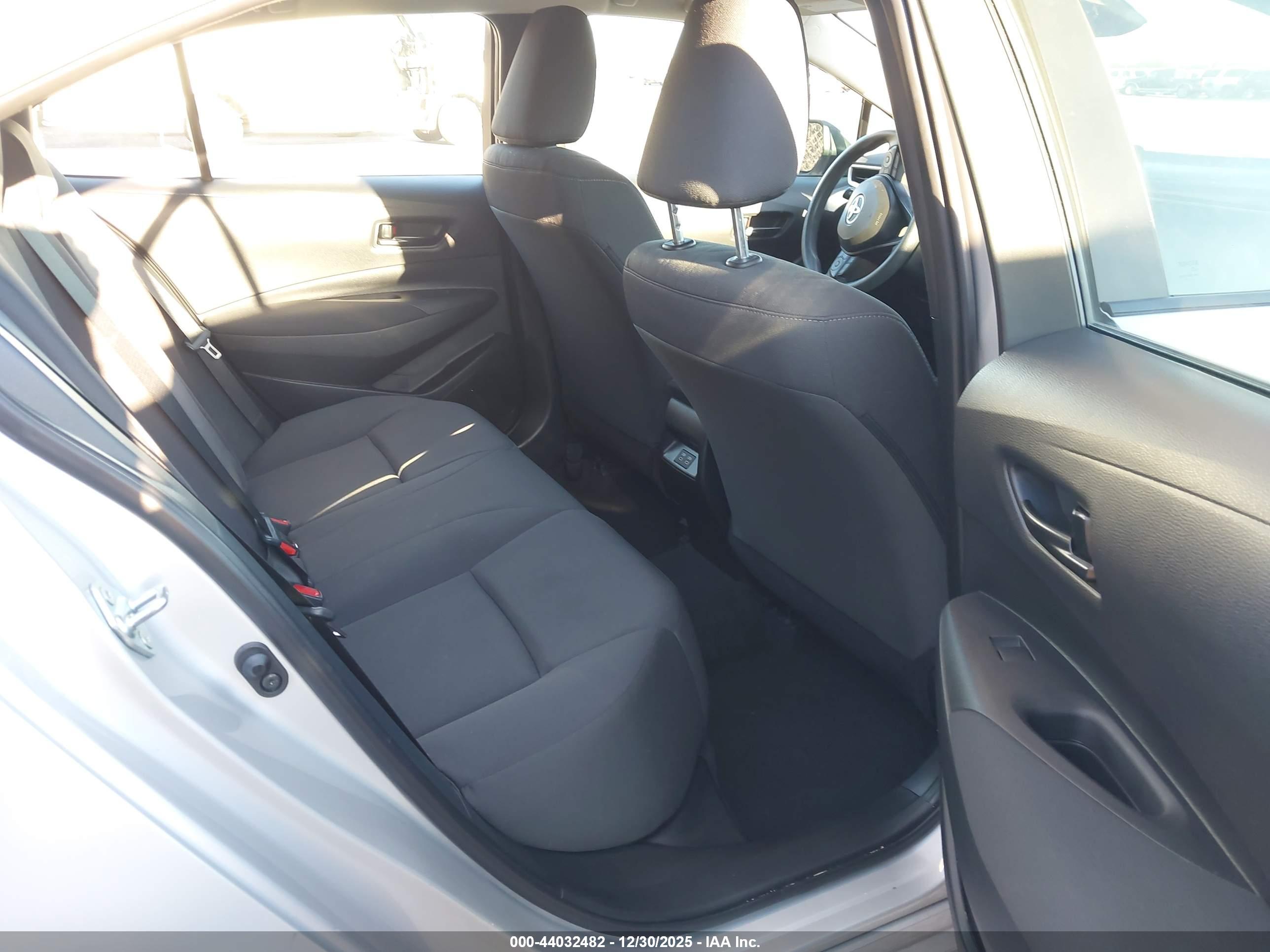 TOYOTA COROLLA image 8