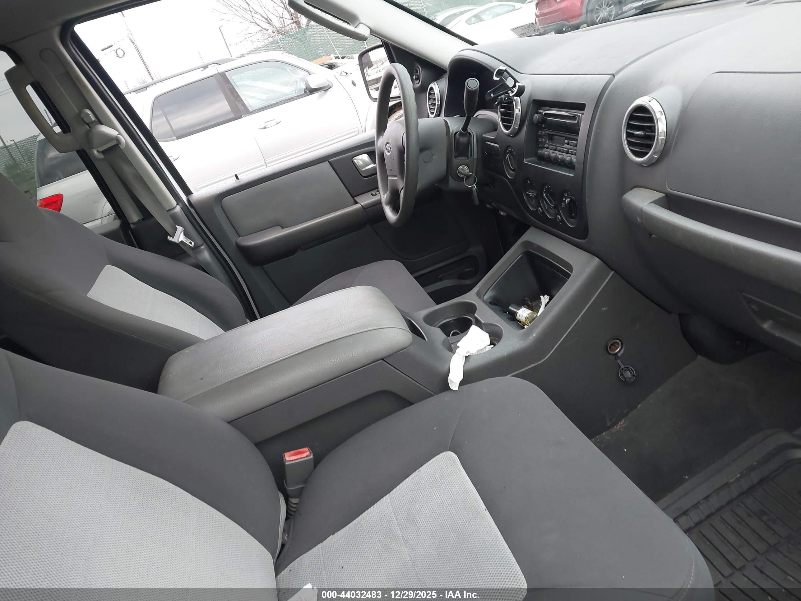 FORD EXPEDITION image 5