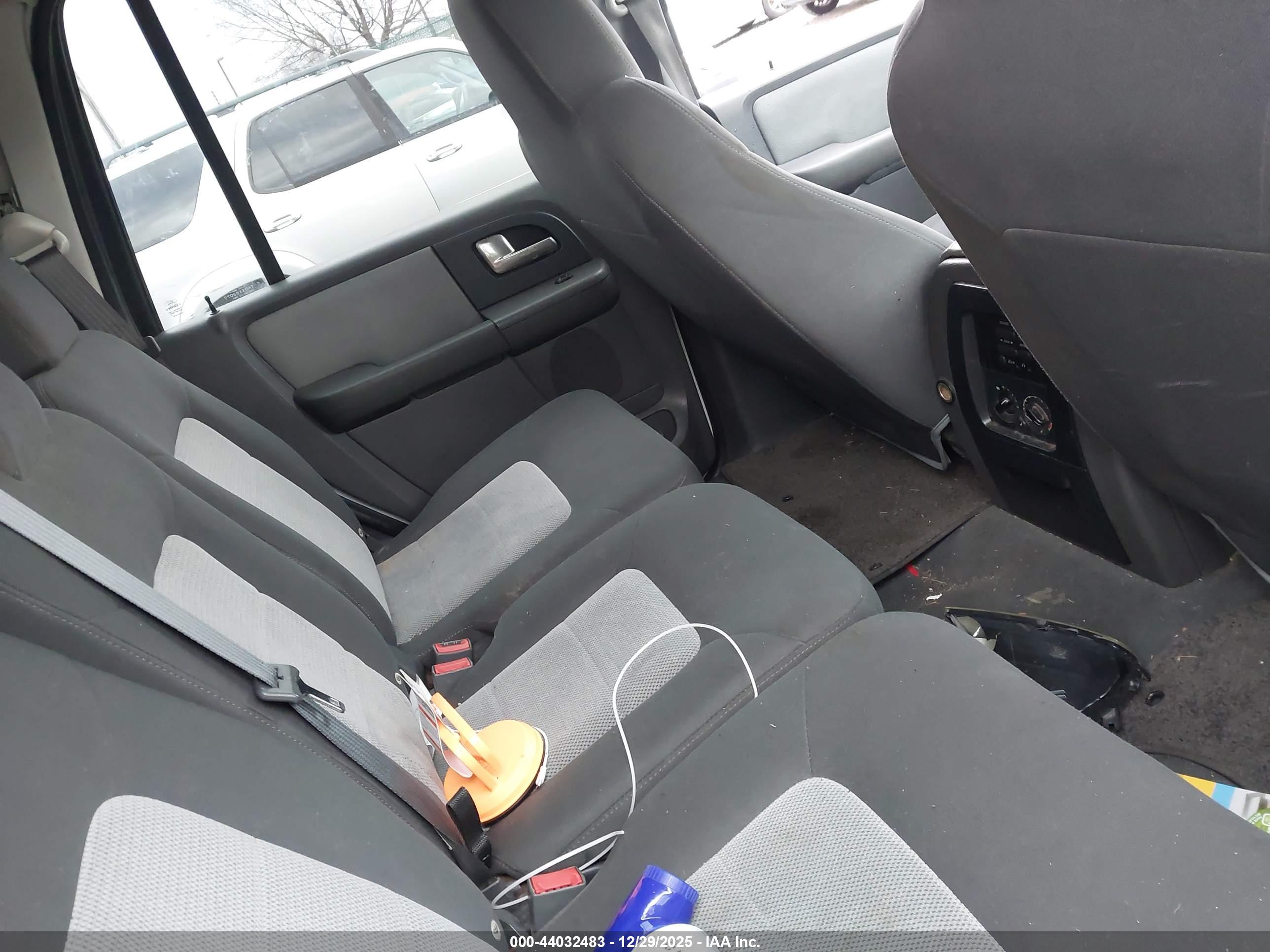 FORD EXPEDITION image 8