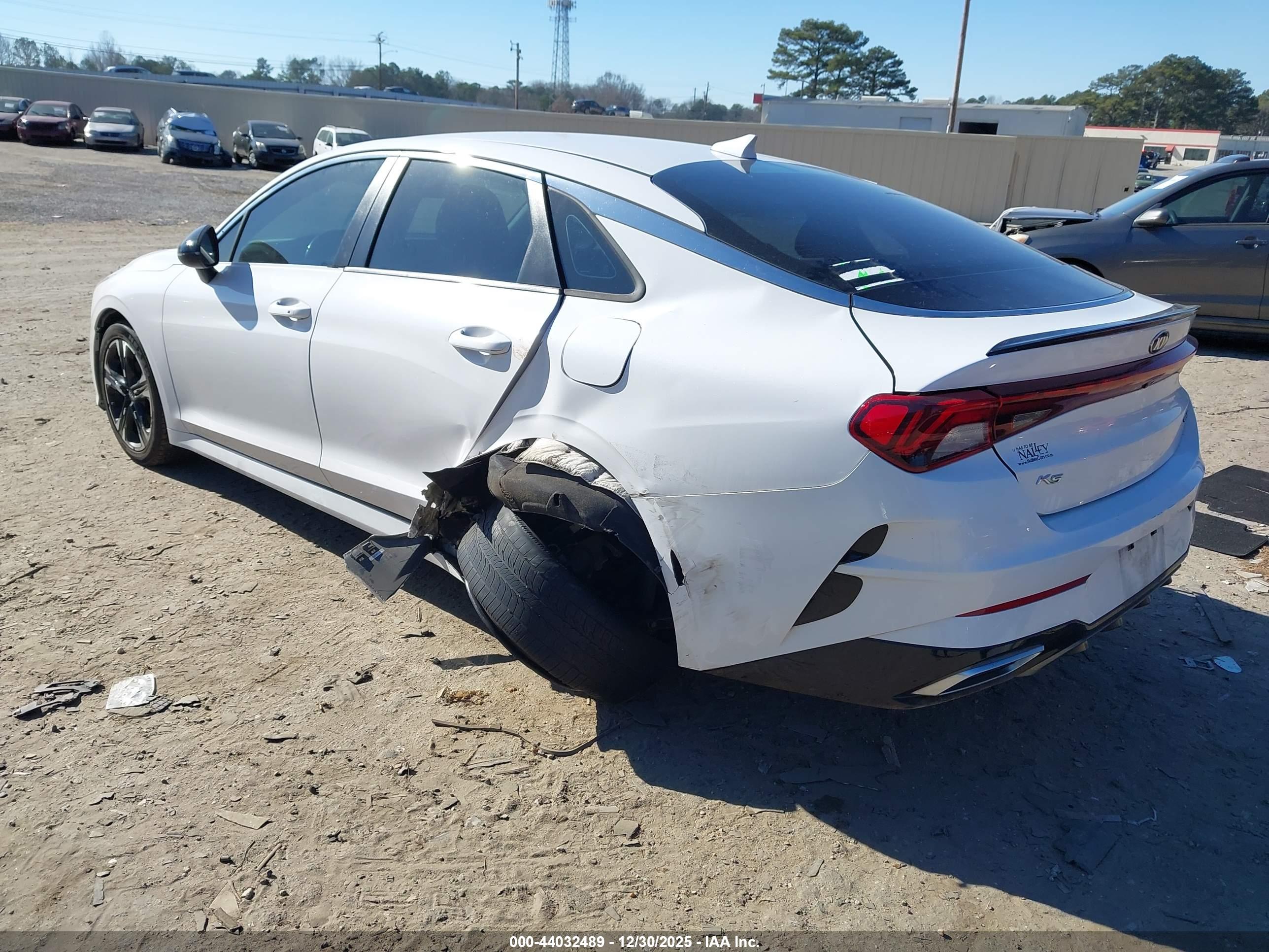 KIA K5 image 3