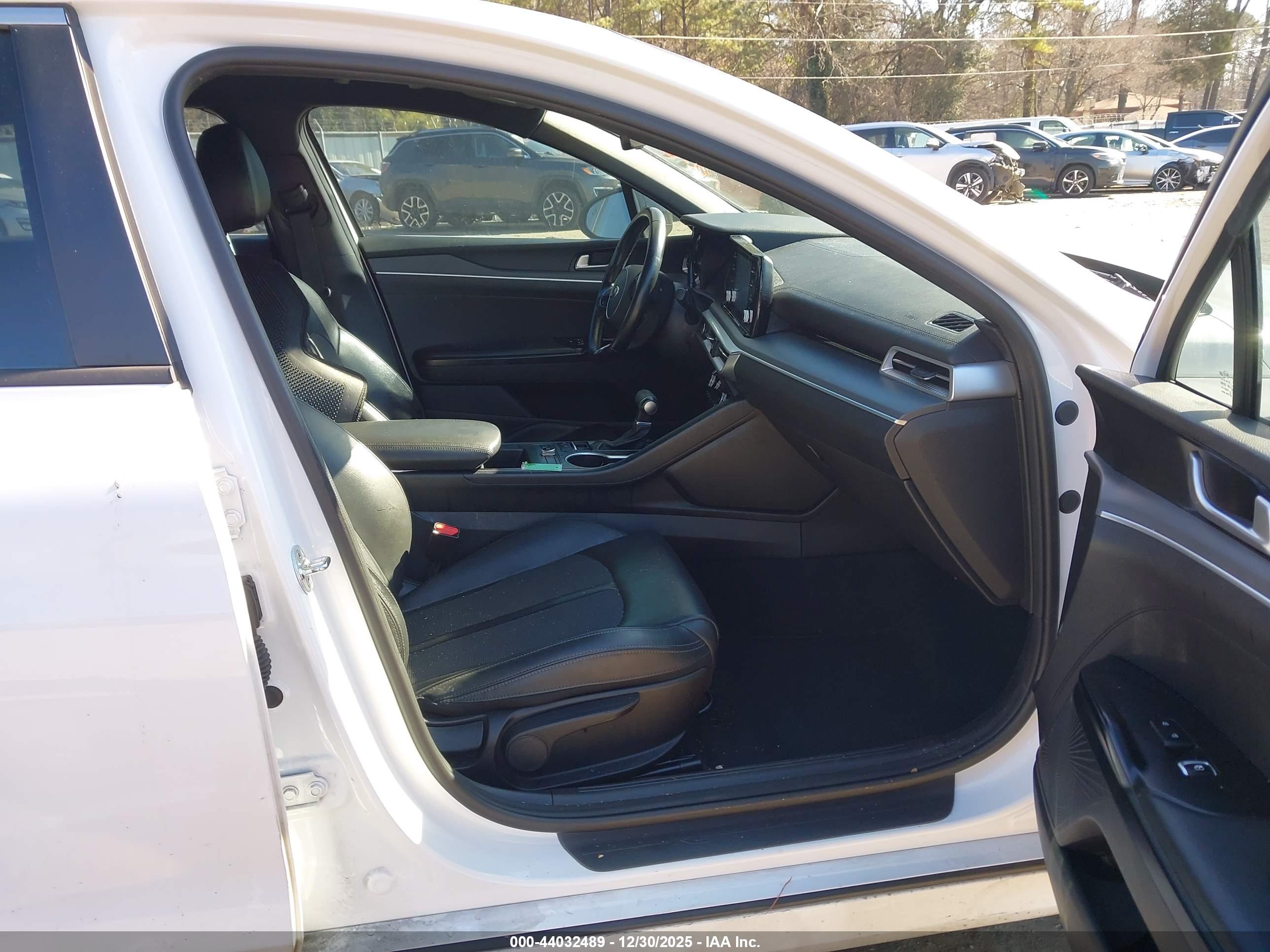 KIA K5 image 5