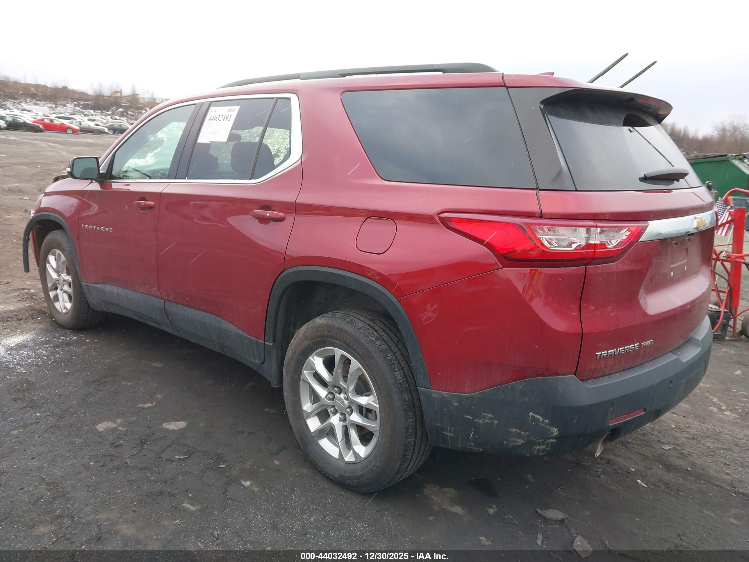 CHEVROLET TRAVERSE image 3