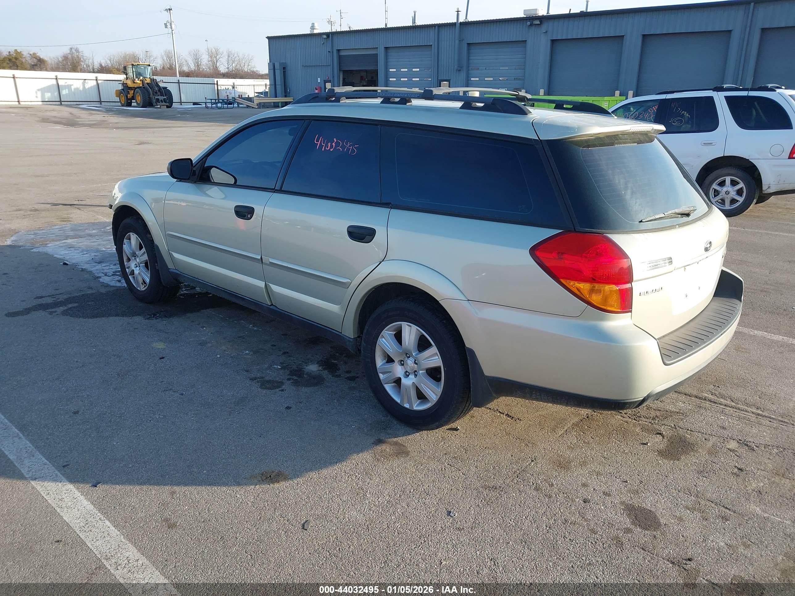 SUBARU OUTBACK image 3