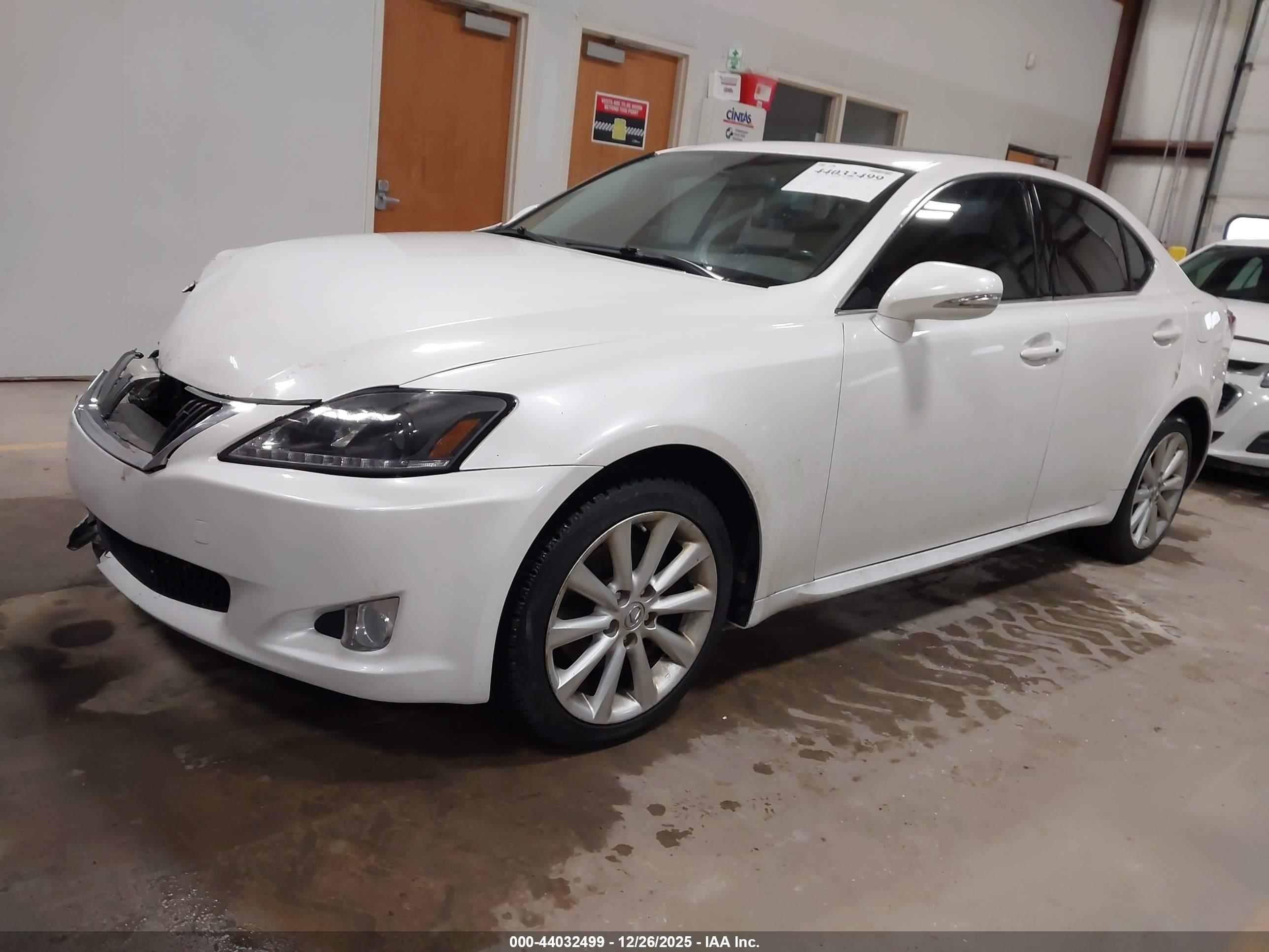 LEXUS IS image 2