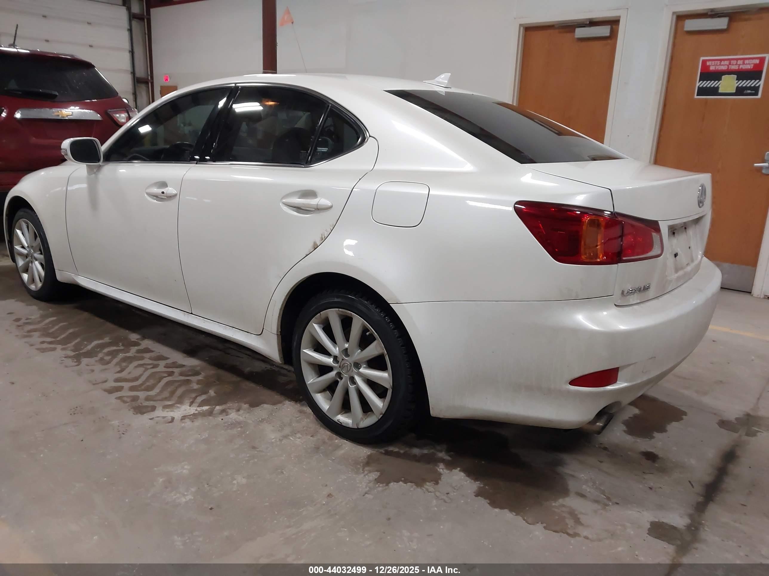 LEXUS IS image 3