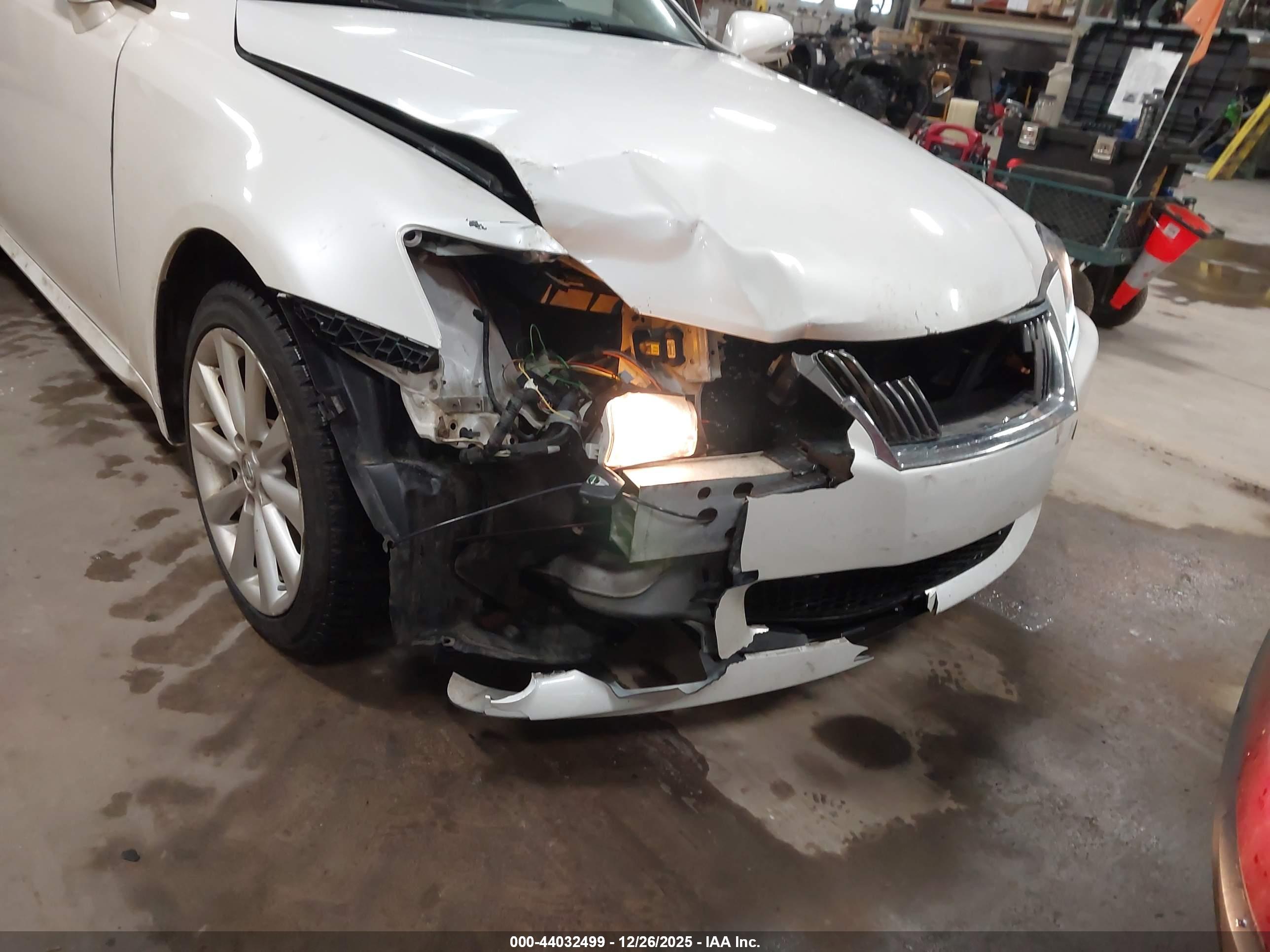 LEXUS IS image 6