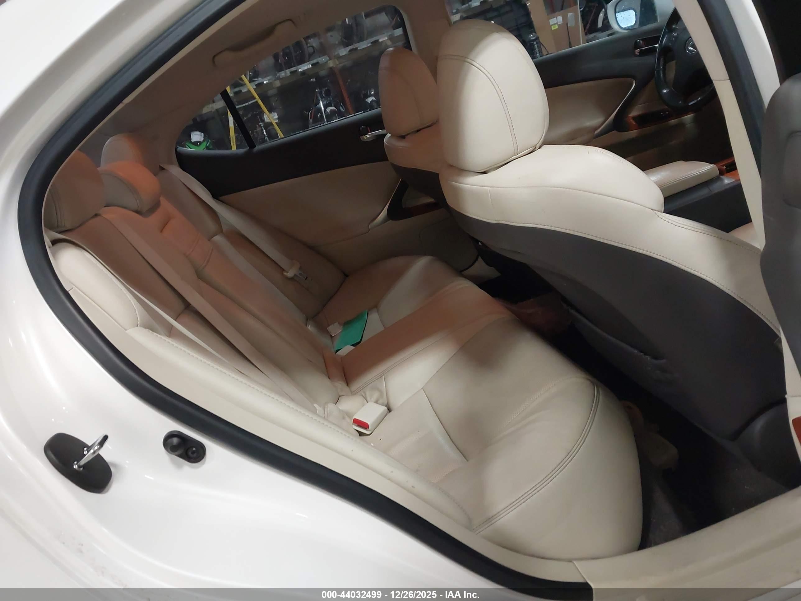 LEXUS IS image 8