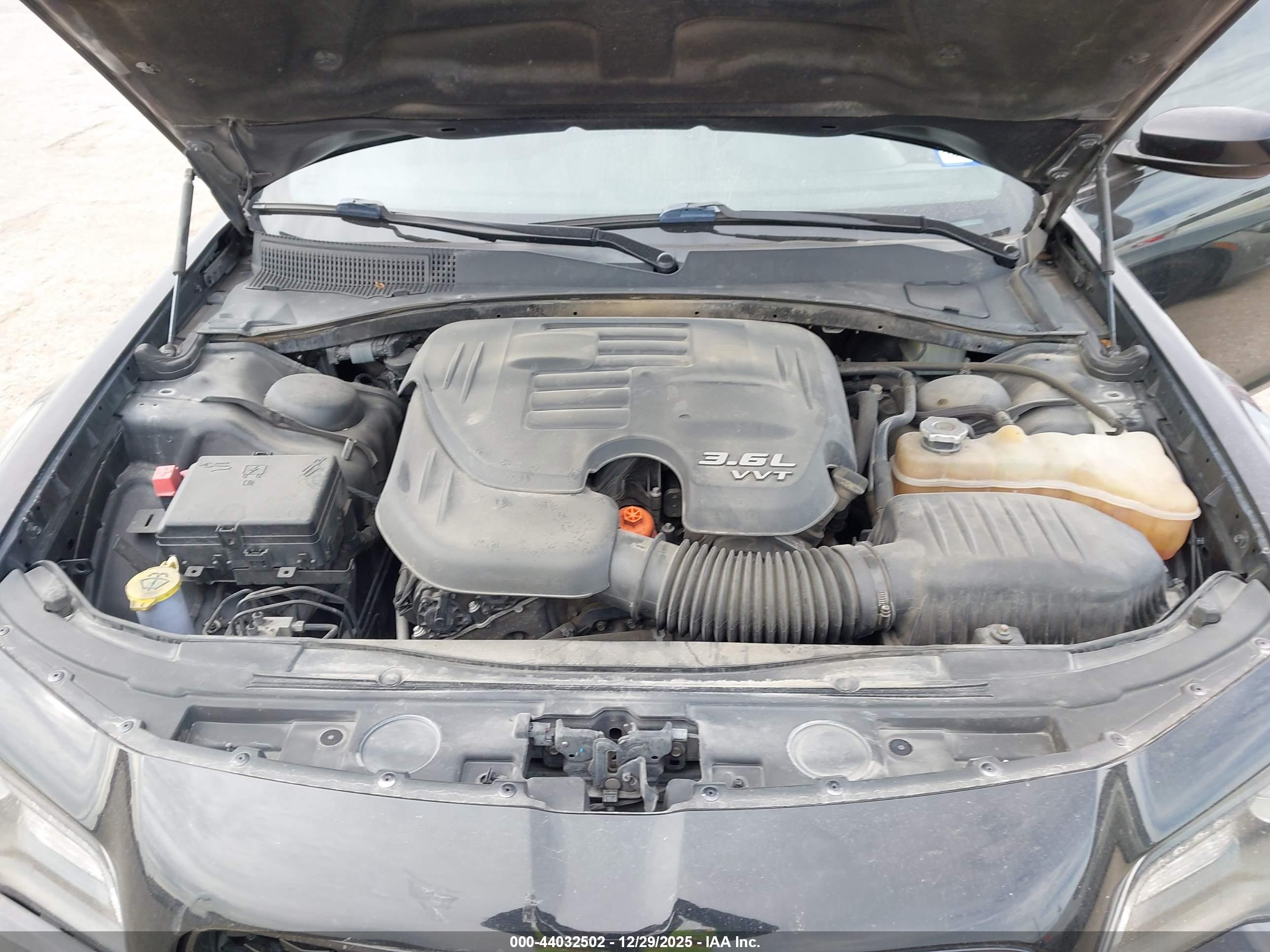 CHRYSLER 300 image 10