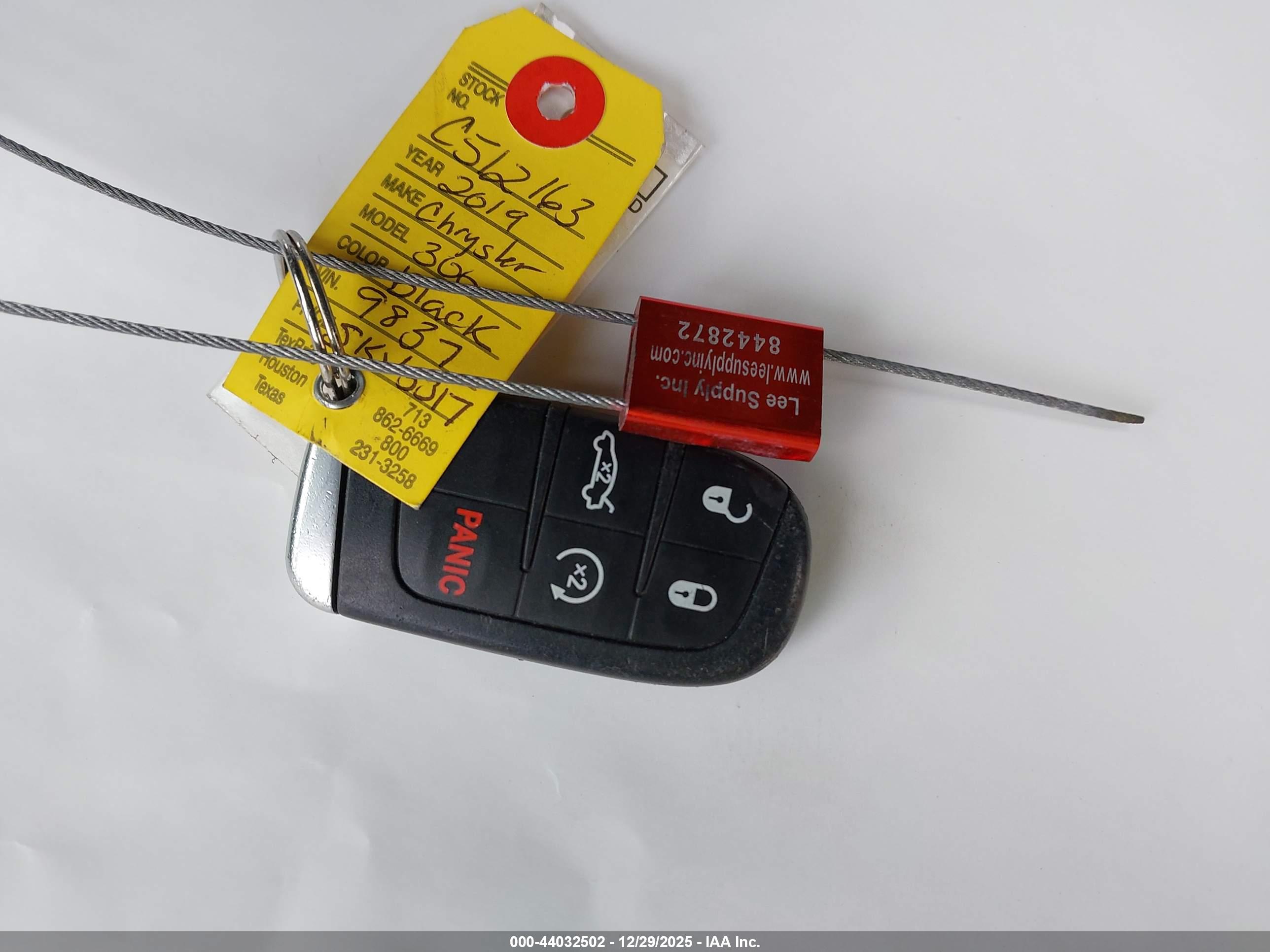 CHRYSLER 300 image 11