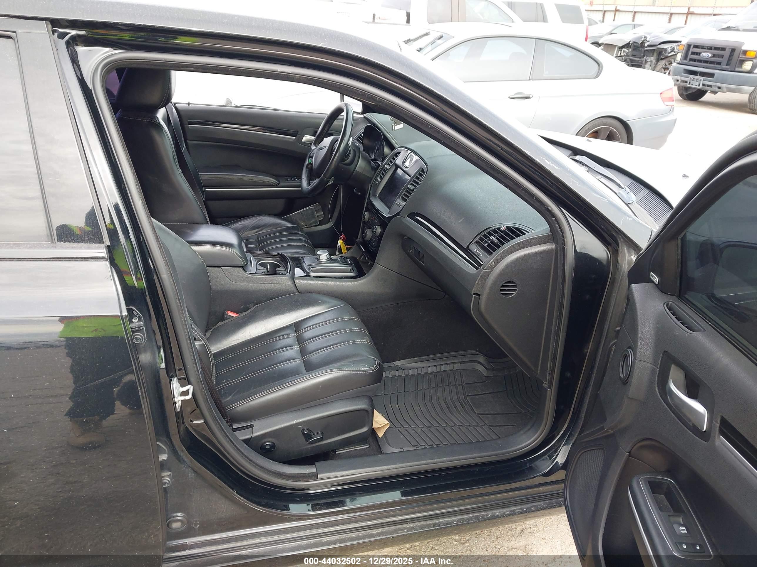 CHRYSLER 300 image 5