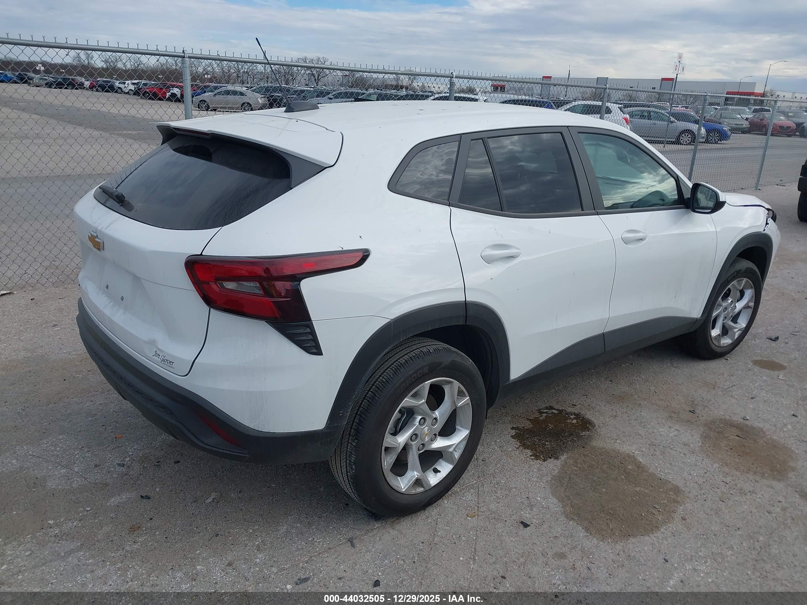 CHEVROLET TRAX image 4