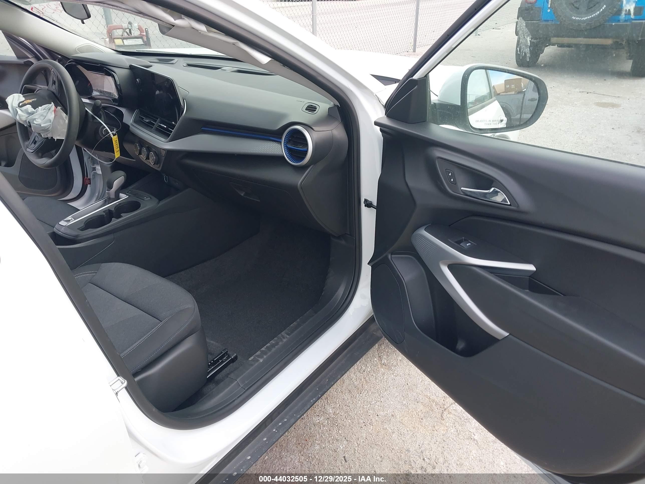 CHEVROLET TRAX image 5