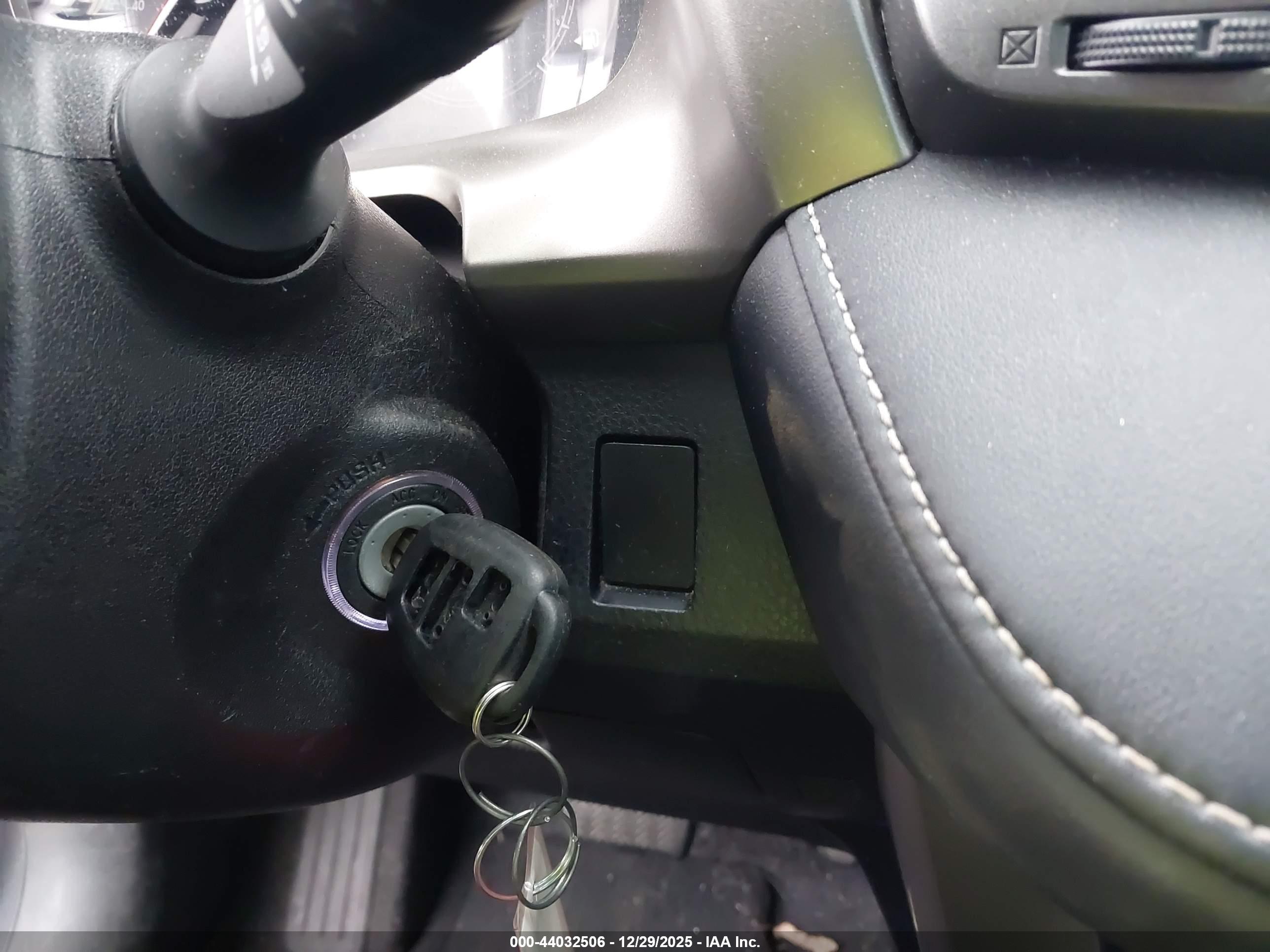 TOYOTA RAV4 image 11