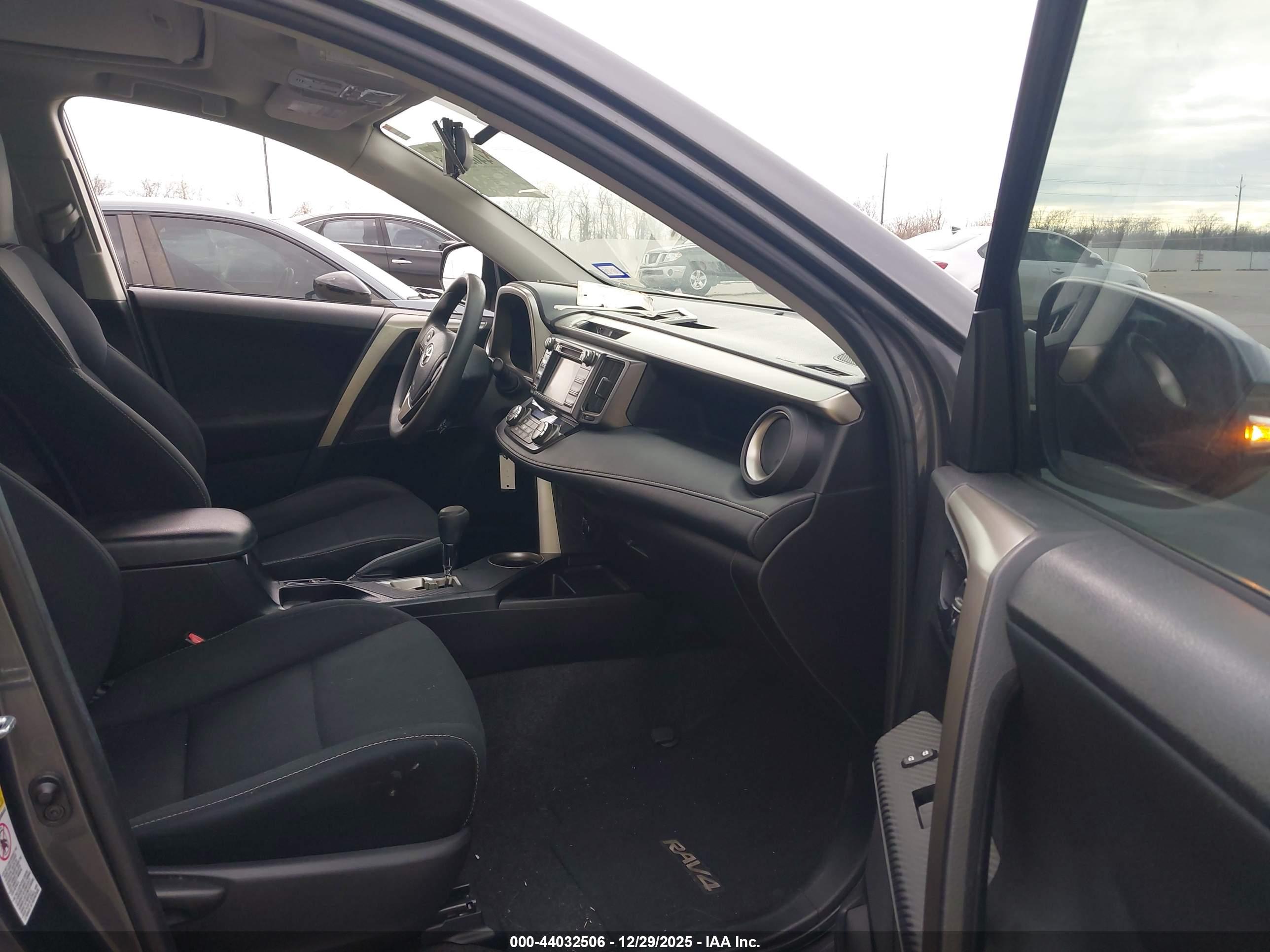 TOYOTA RAV4 image 5