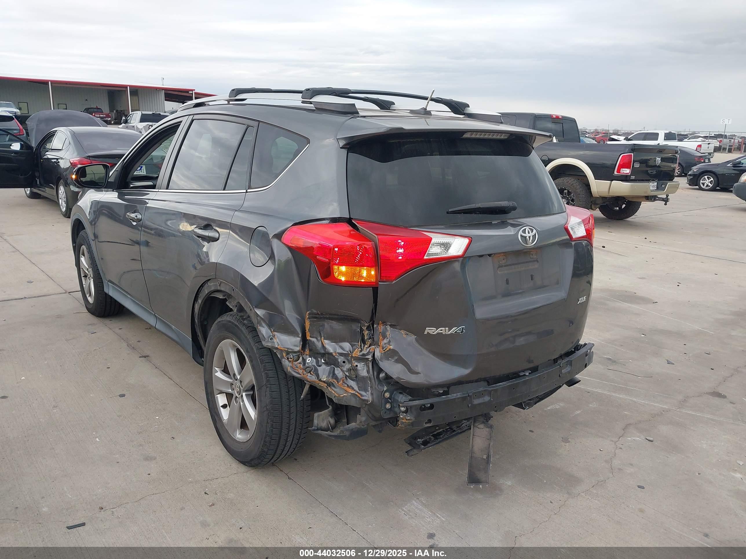 TOYOTA RAV4 image 6
