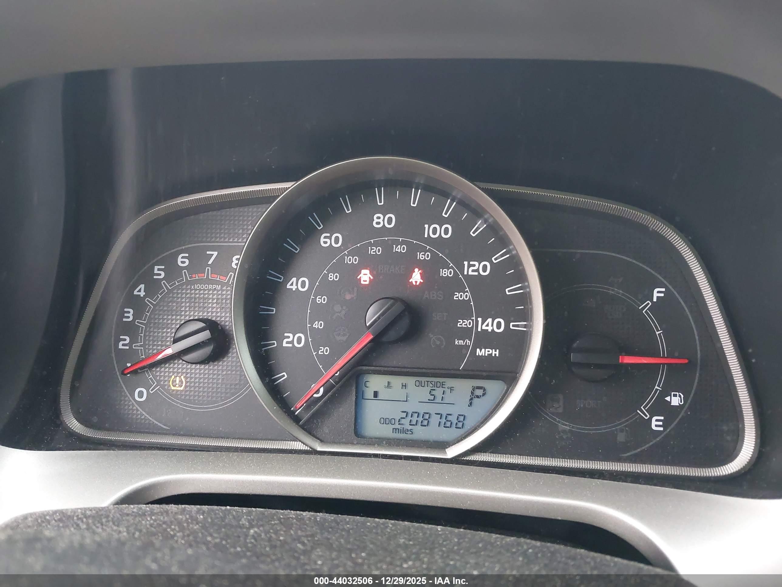 TOYOTA RAV4 image 7