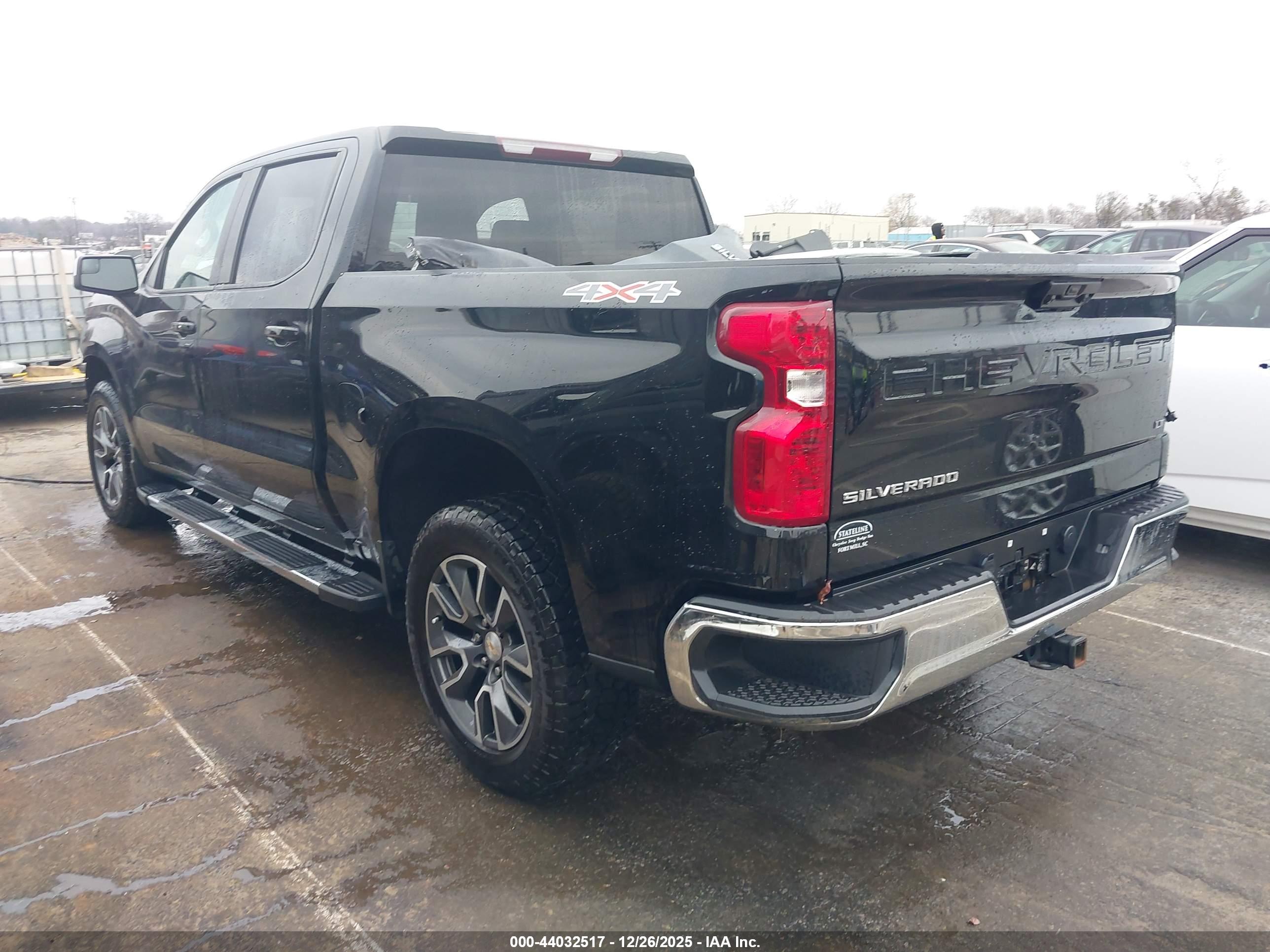 CHEVROLET SILVERADO image 3