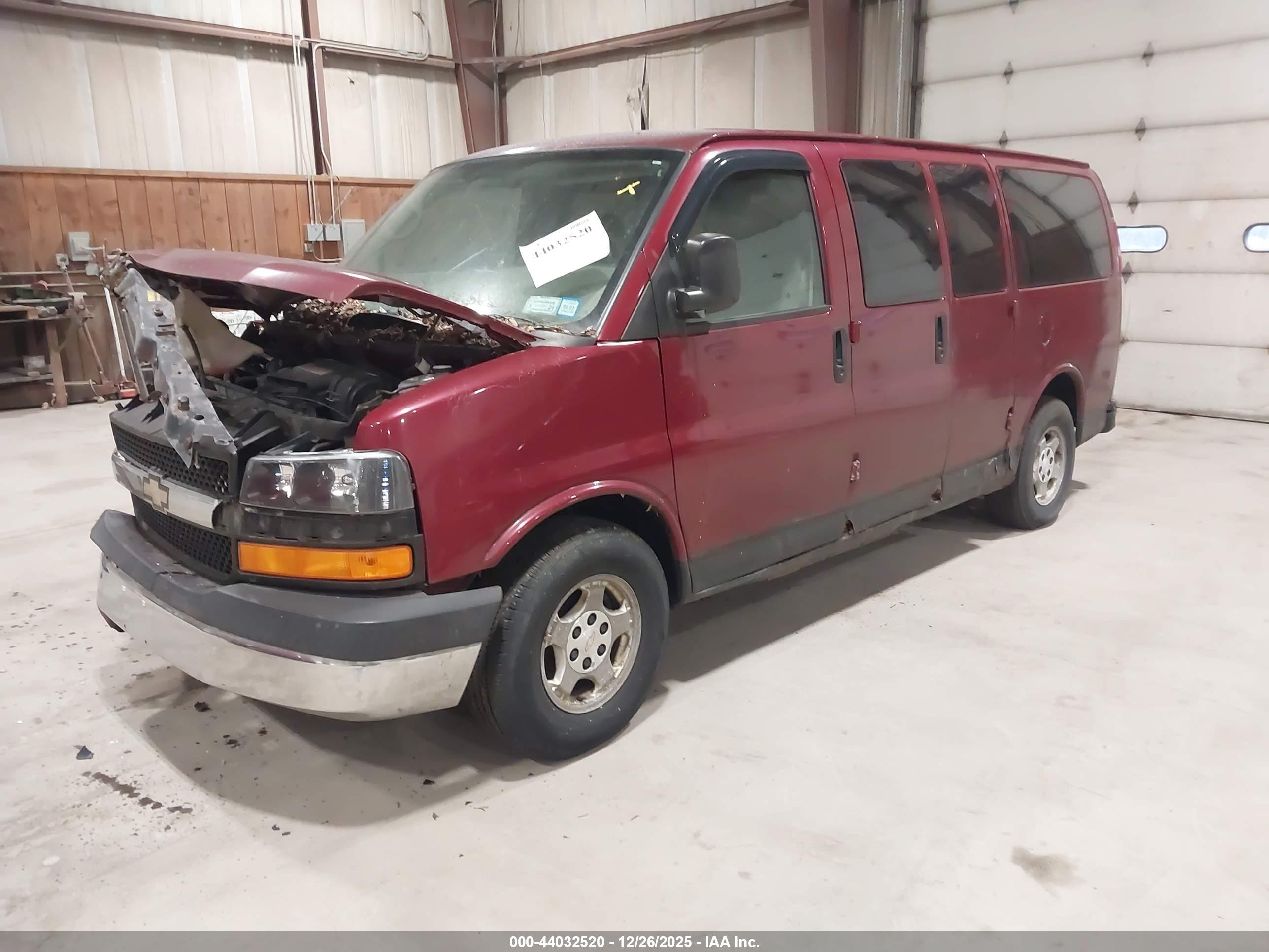 CHEVROLET EXPRESS image 2