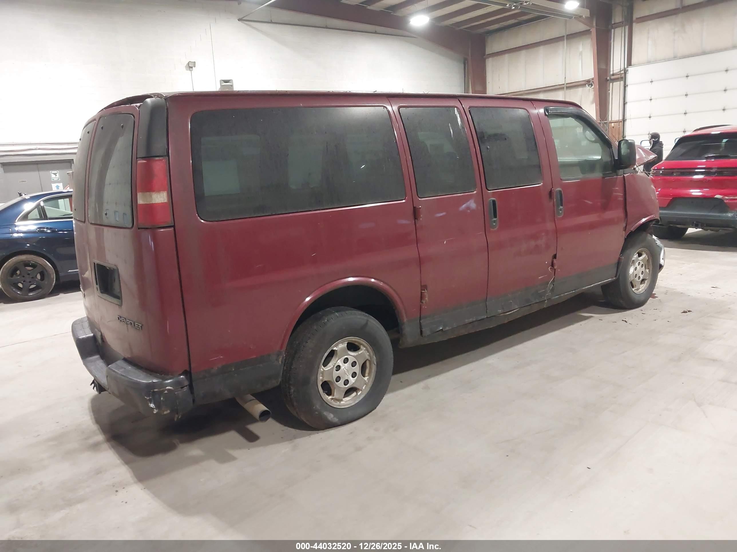 CHEVROLET EXPRESS image 4