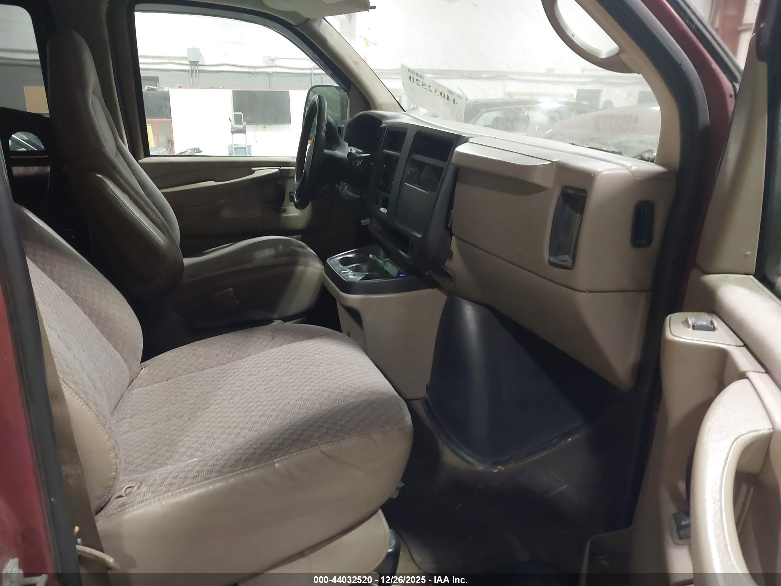 CHEVROLET EXPRESS image 5