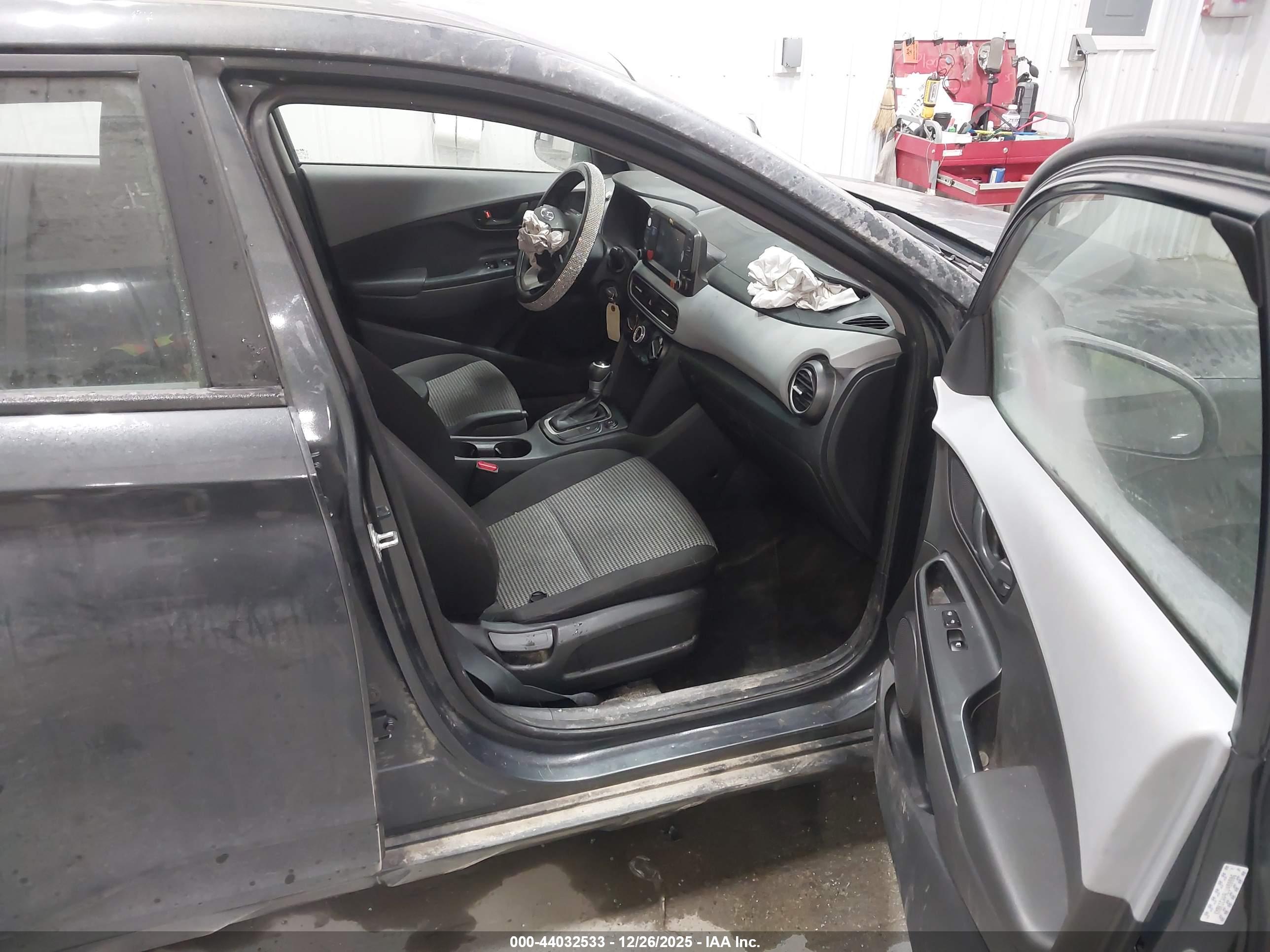 HYUNDAI KONA image 5