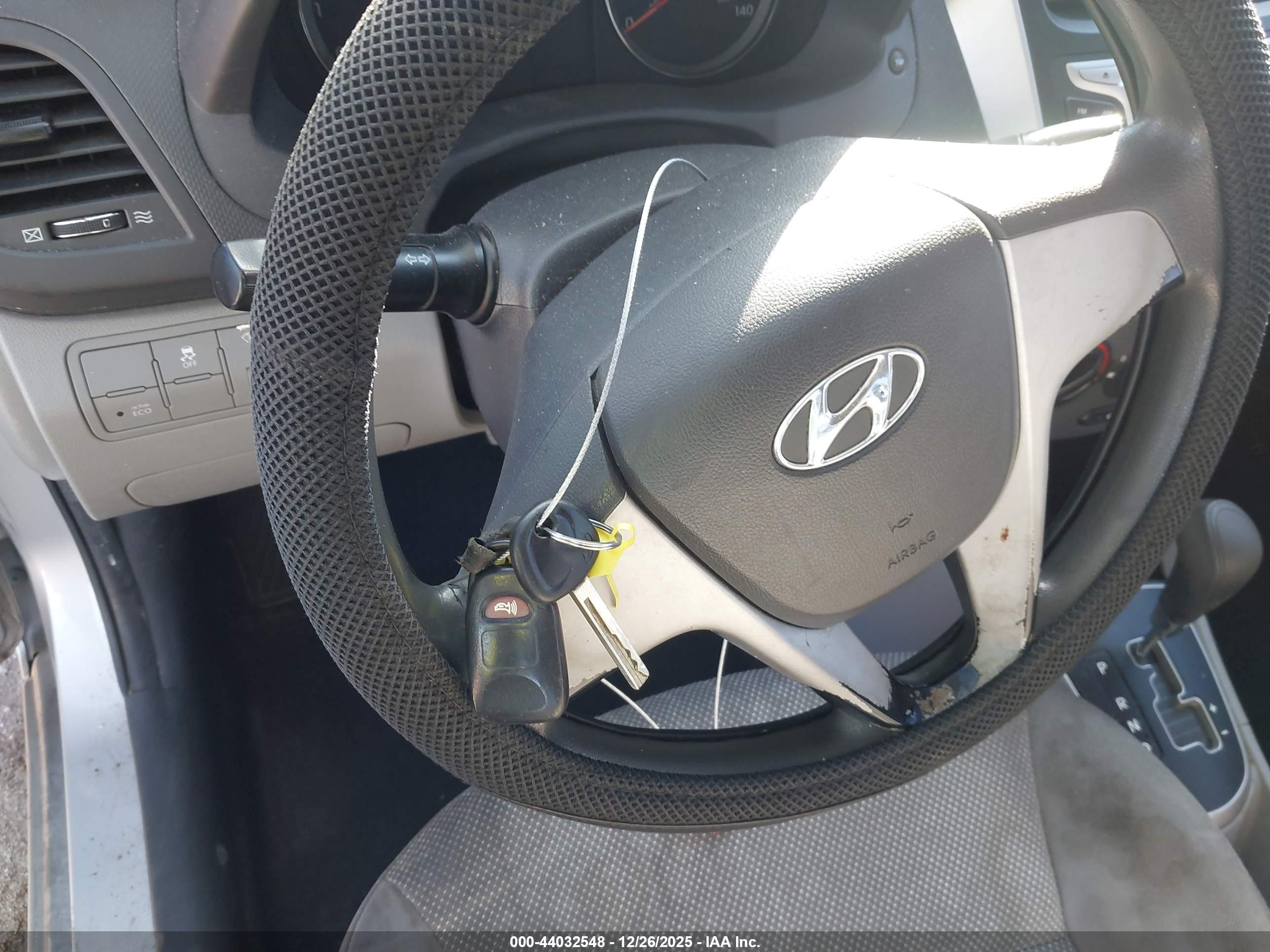 HYUNDAI ACCENT image 11