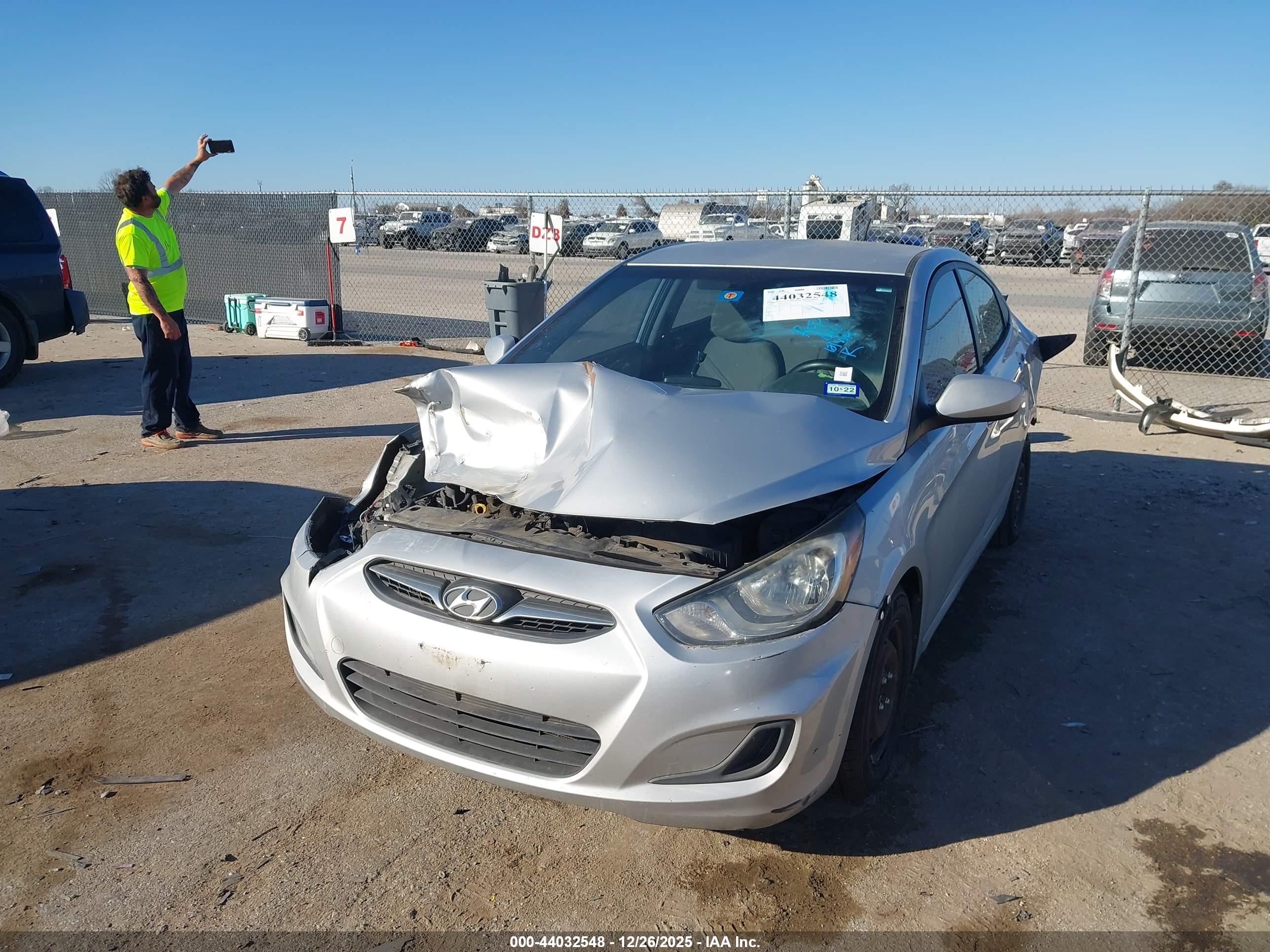 HYUNDAI ACCENT image 2