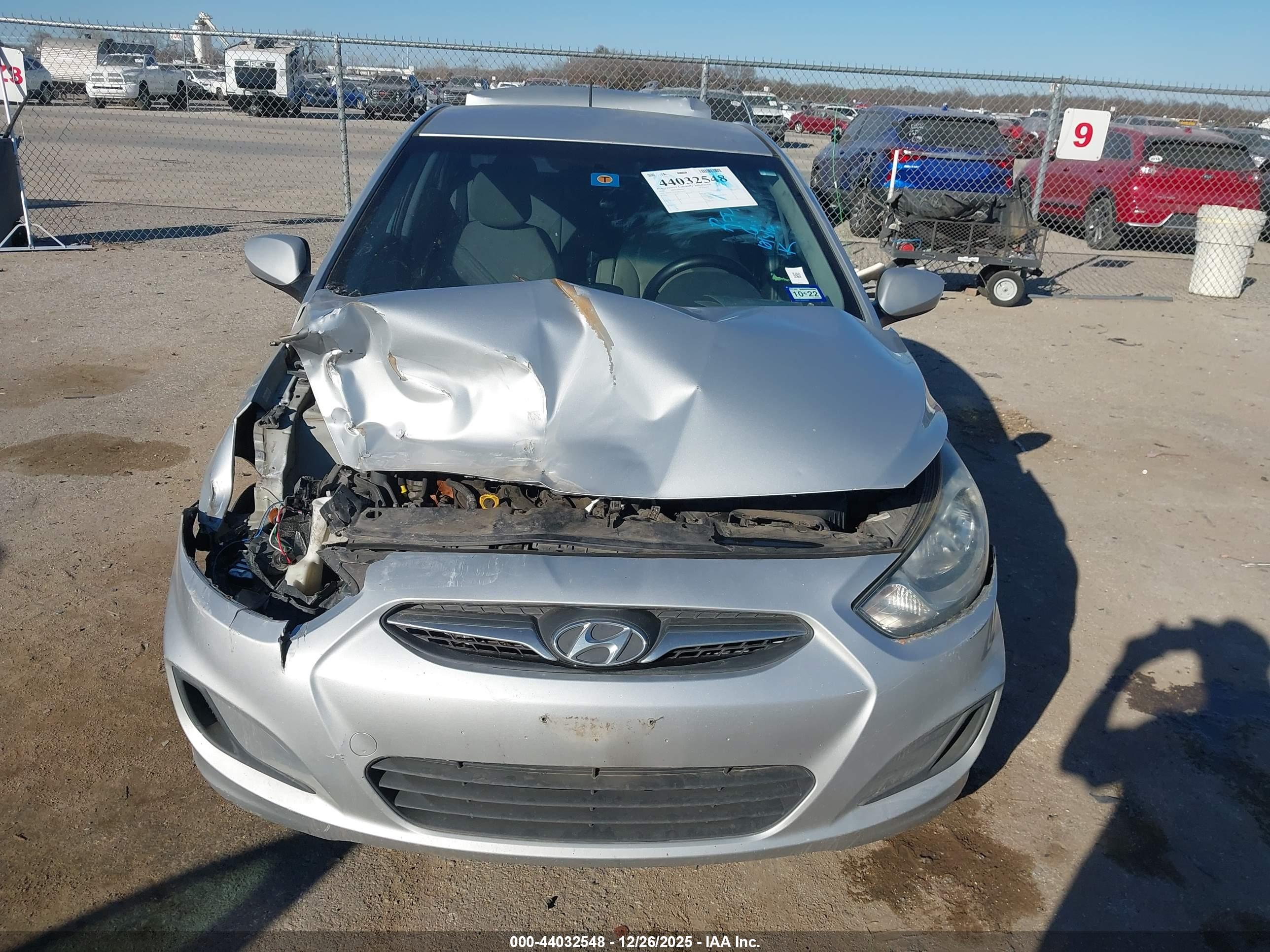 HYUNDAI ACCENT image 6