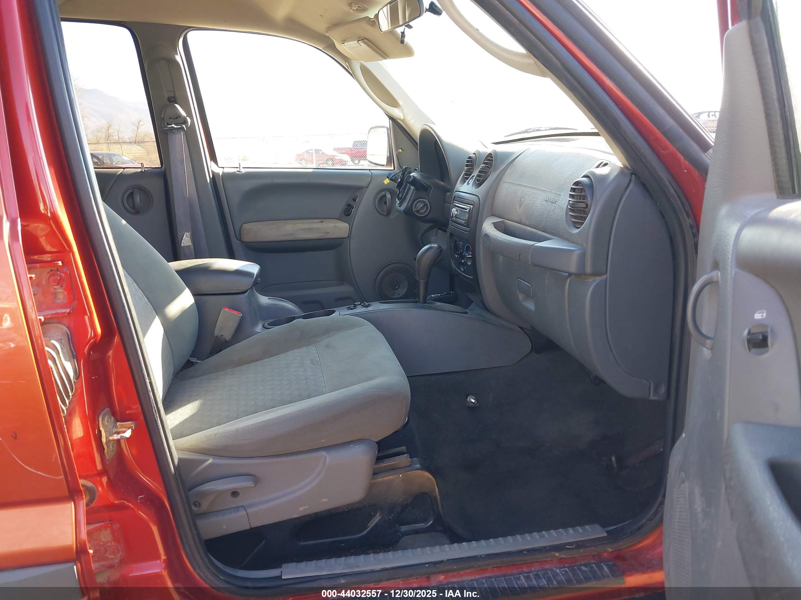 JEEP LIBERTY image 5