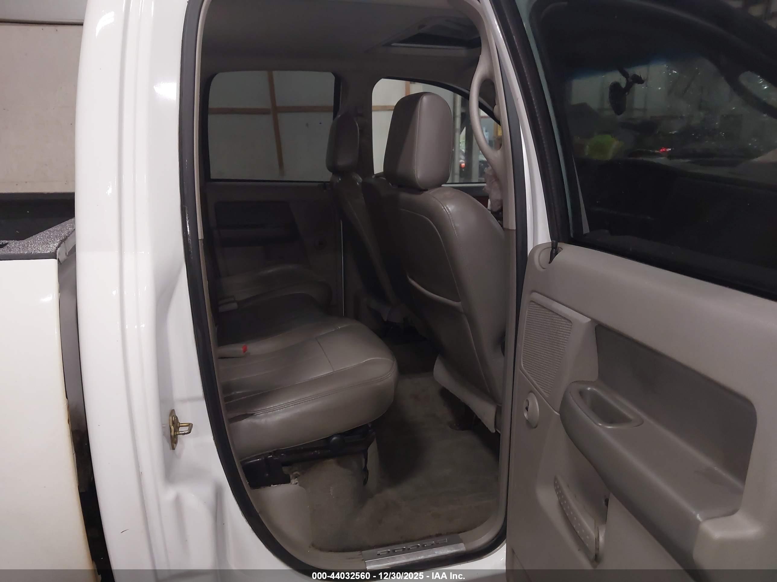 DODGE RAM image 8