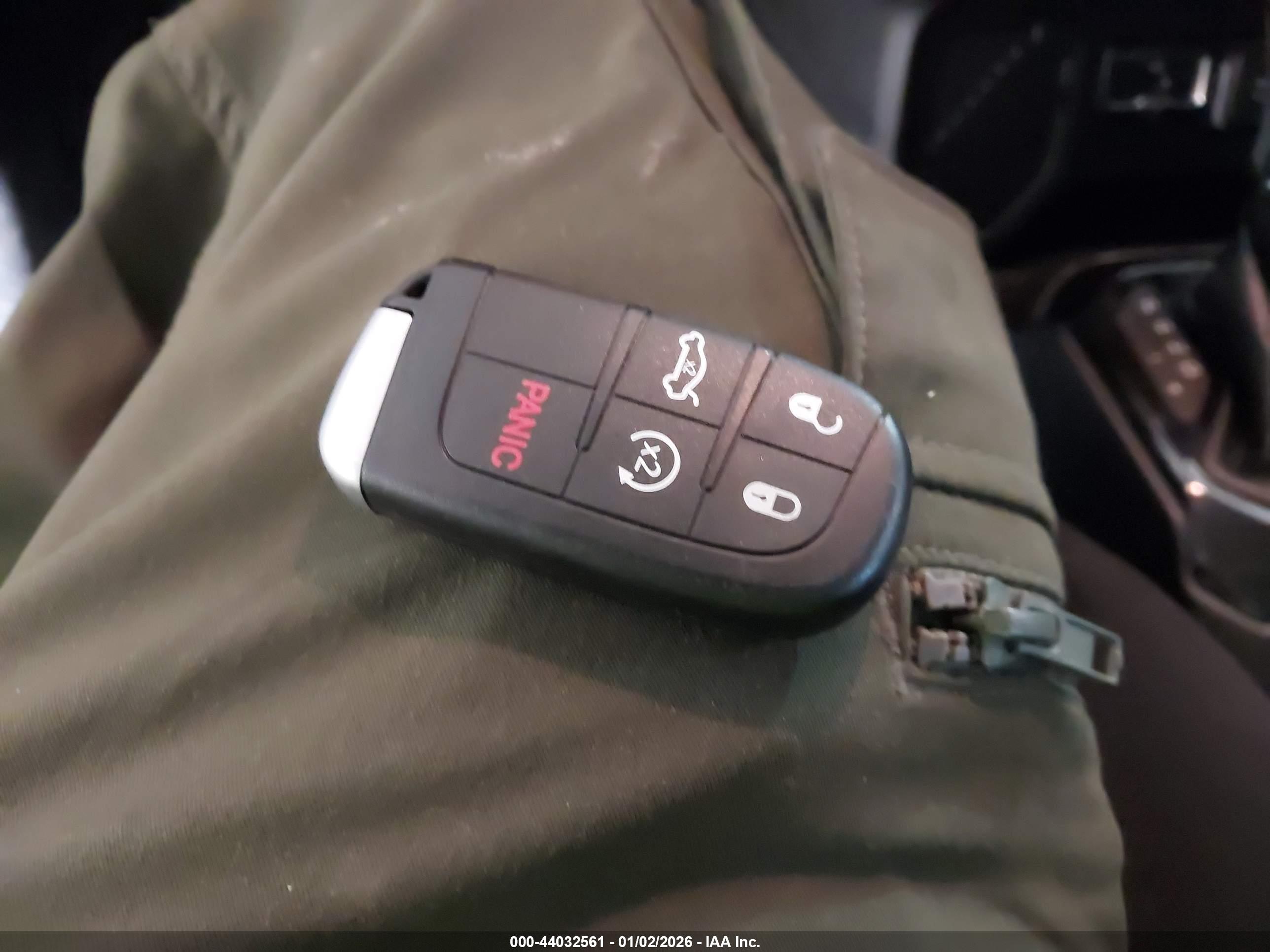 JEEP RENEGADE image 11