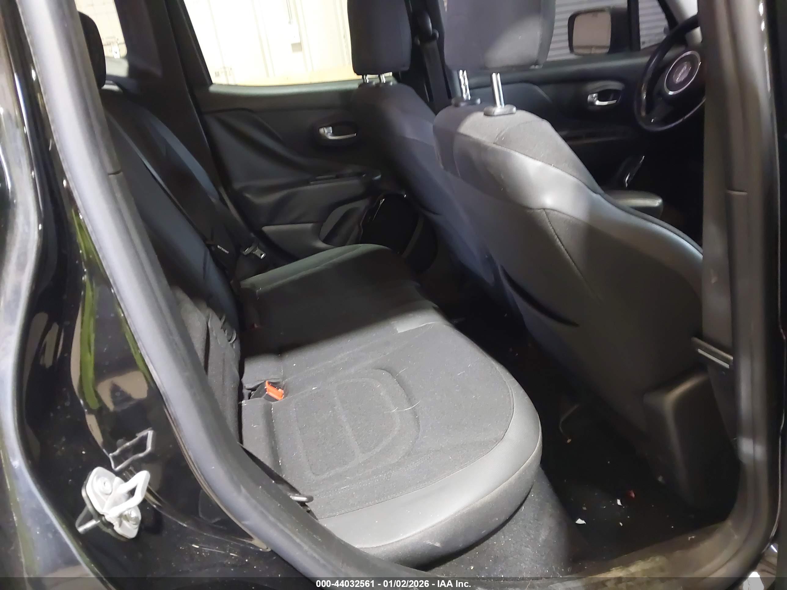 JEEP RENEGADE image 8