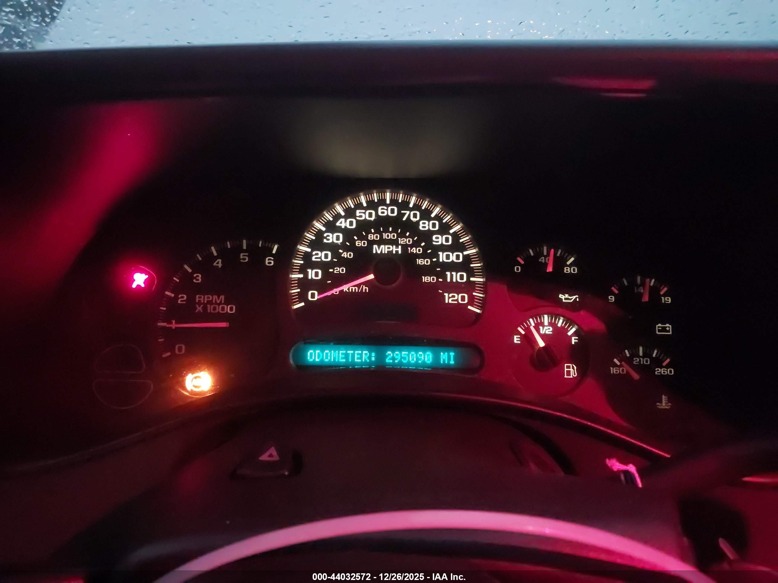 CHEVROLET SUBURBAN image 7
