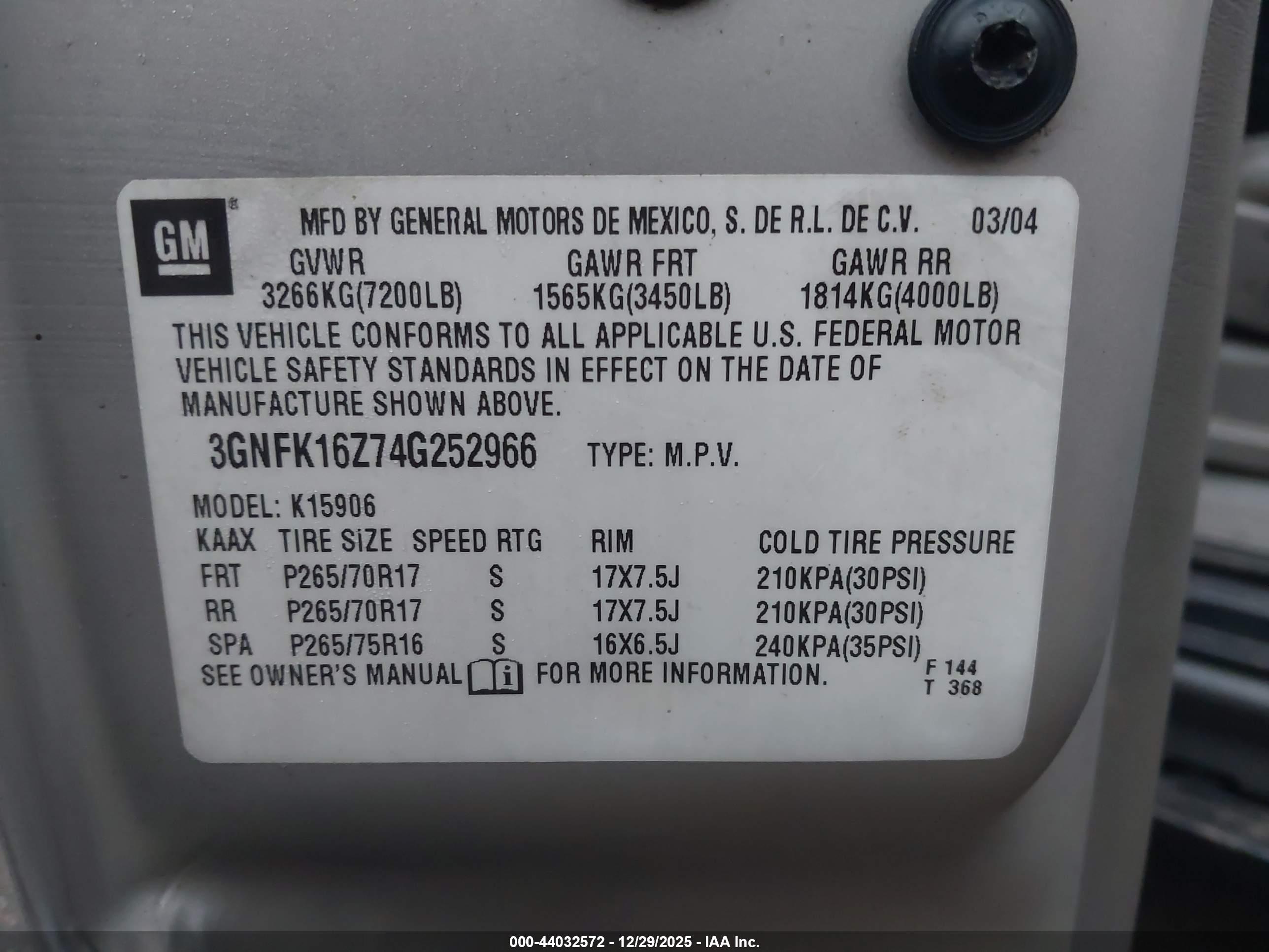 CHEVROLET SUBURBAN image 9