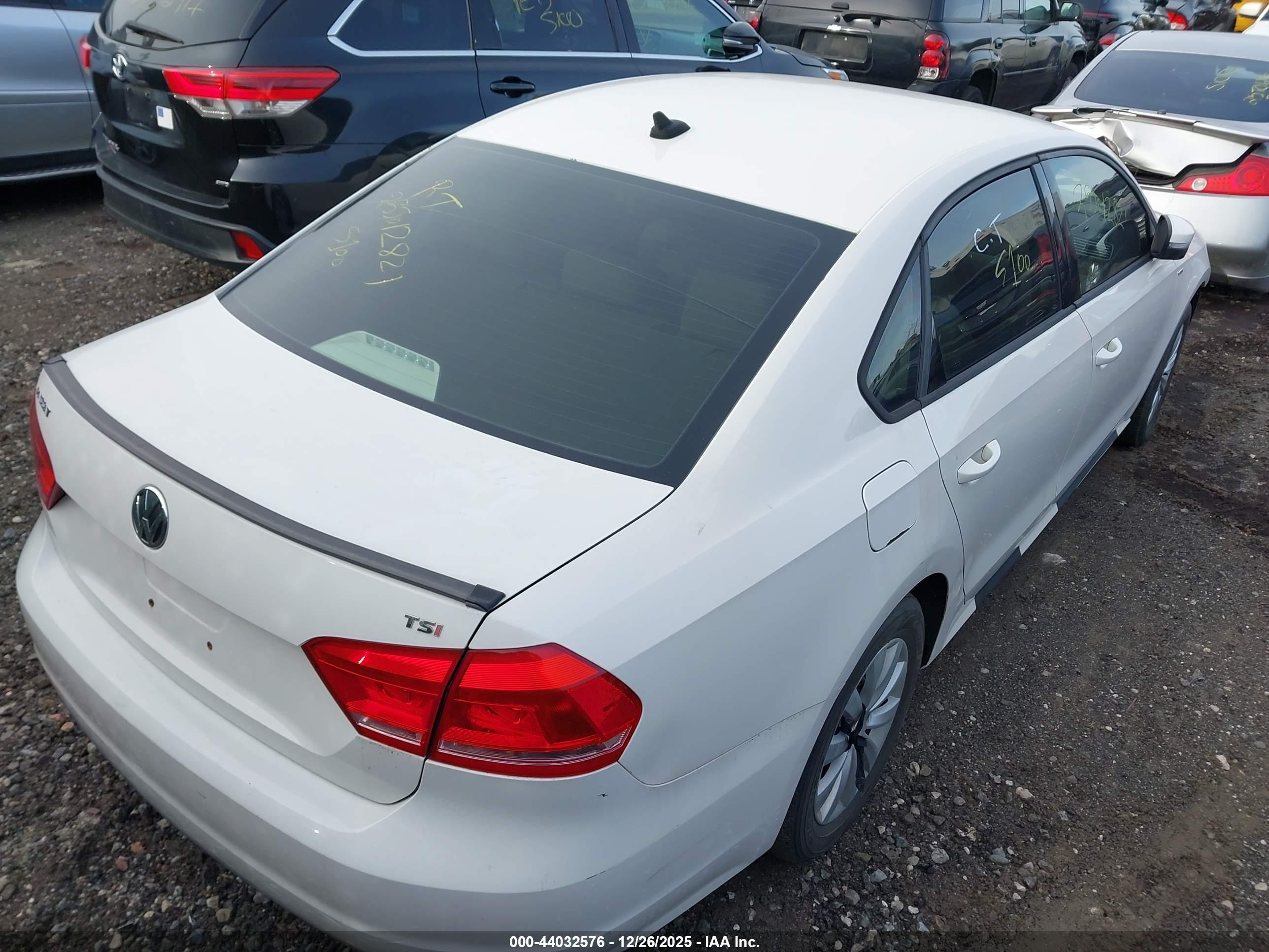 VOLKSWAGEN PASSAT image 4