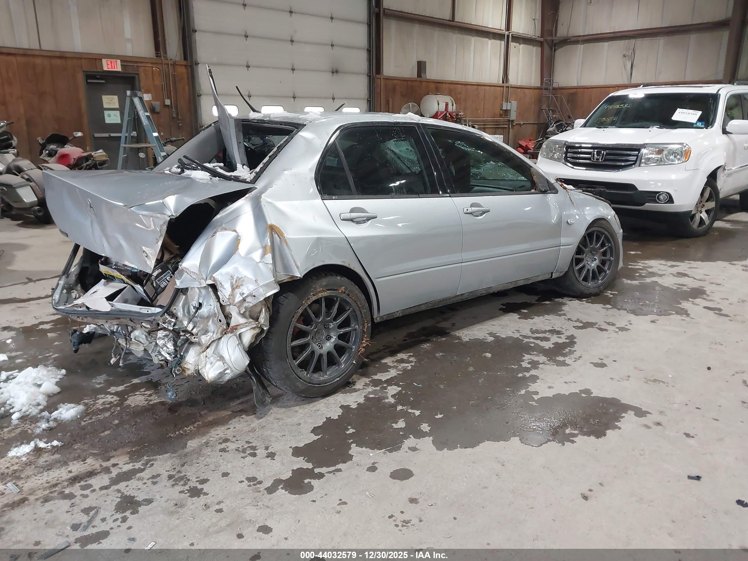 MITSUBISHI LANCER image 4
