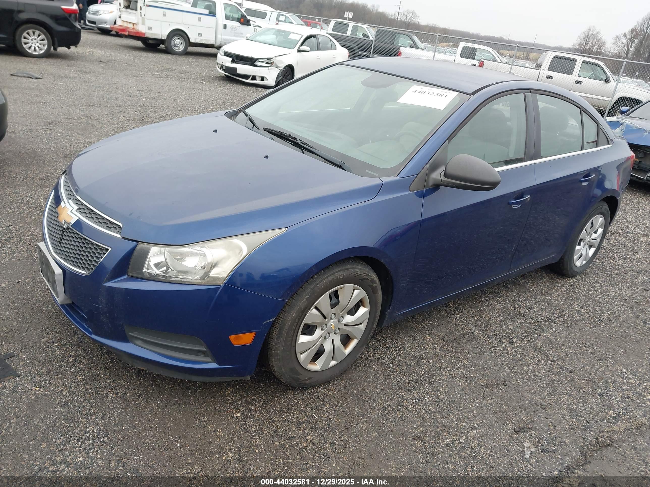 CHEVROLET CRUZE image 2