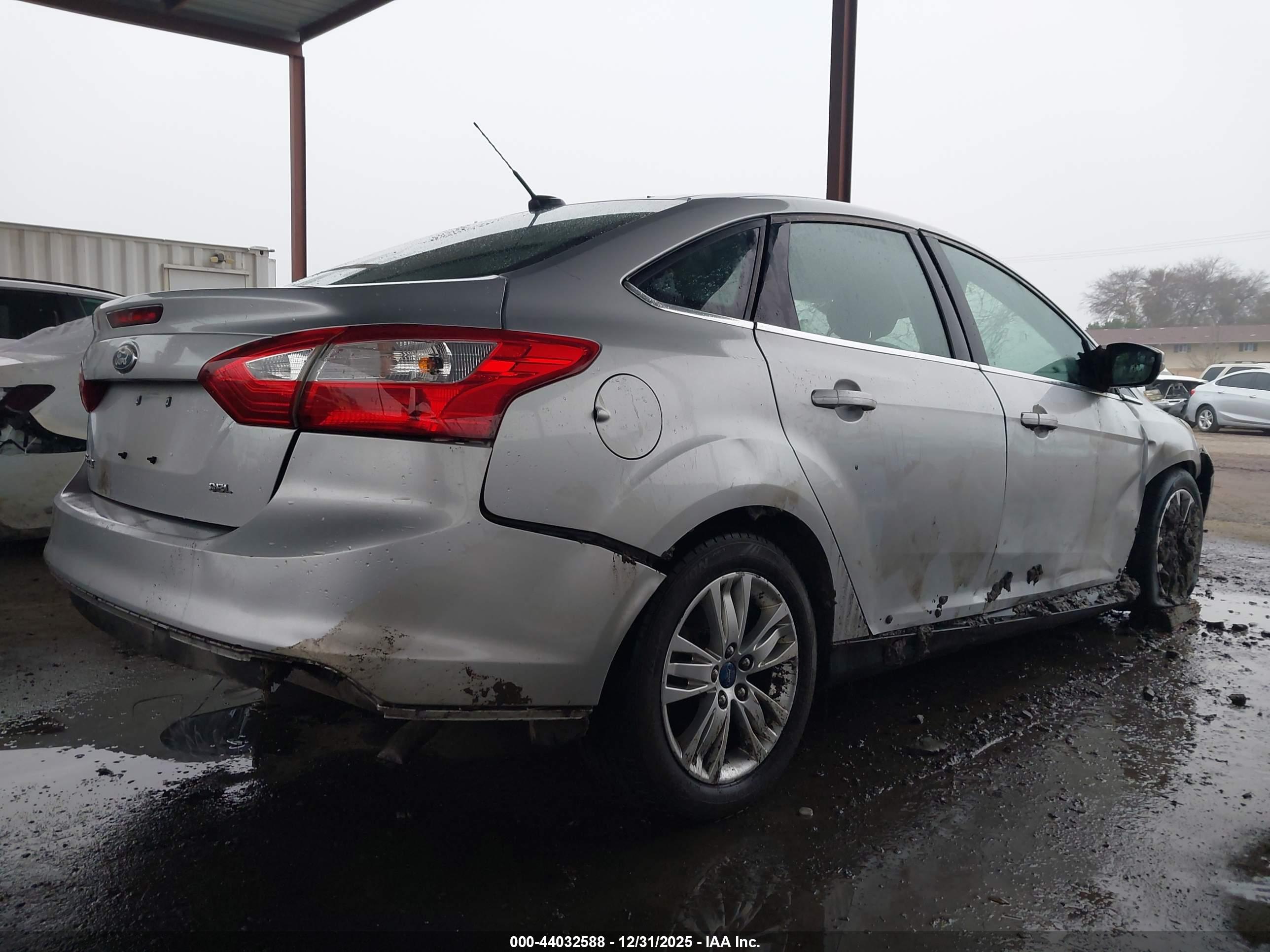 FORD FOCUS image 4