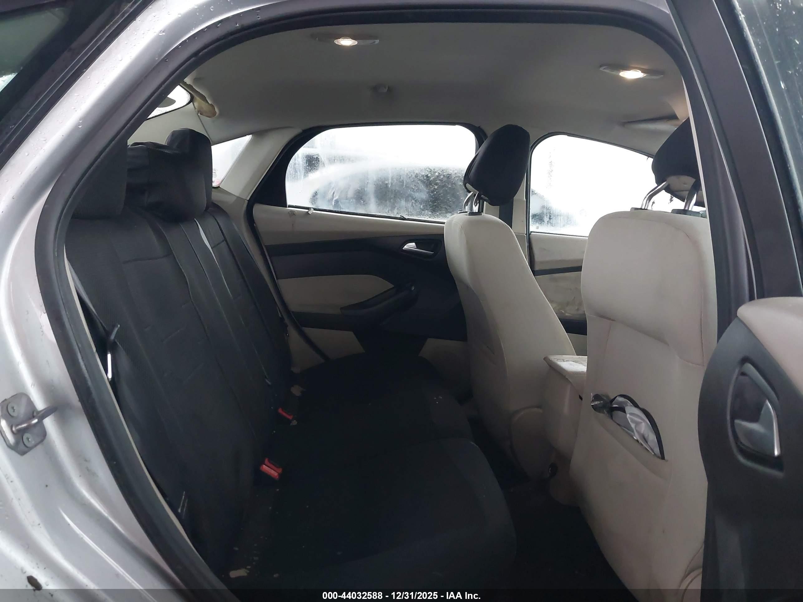 FORD FOCUS image 8