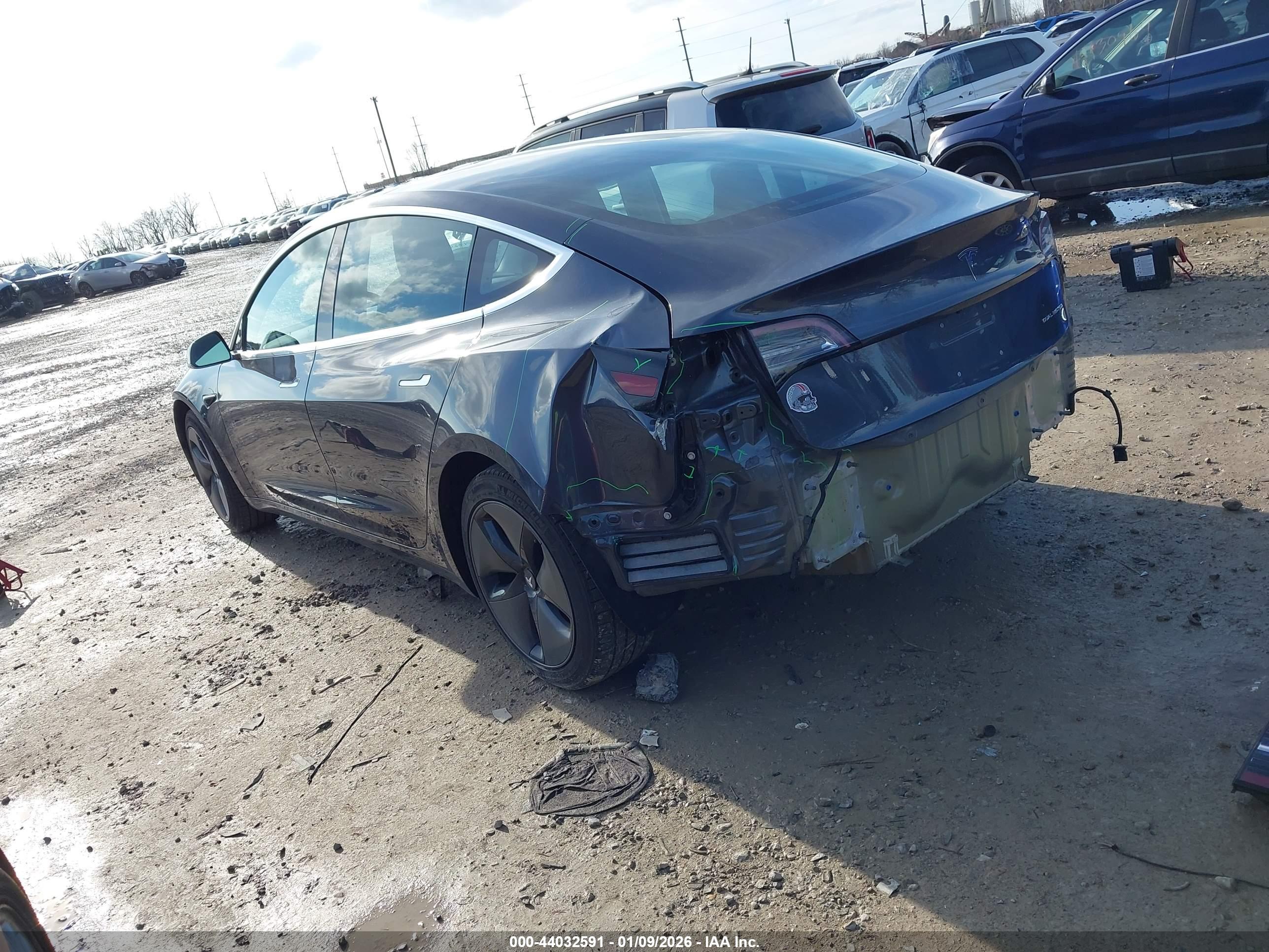 TESLA MODEL image 3