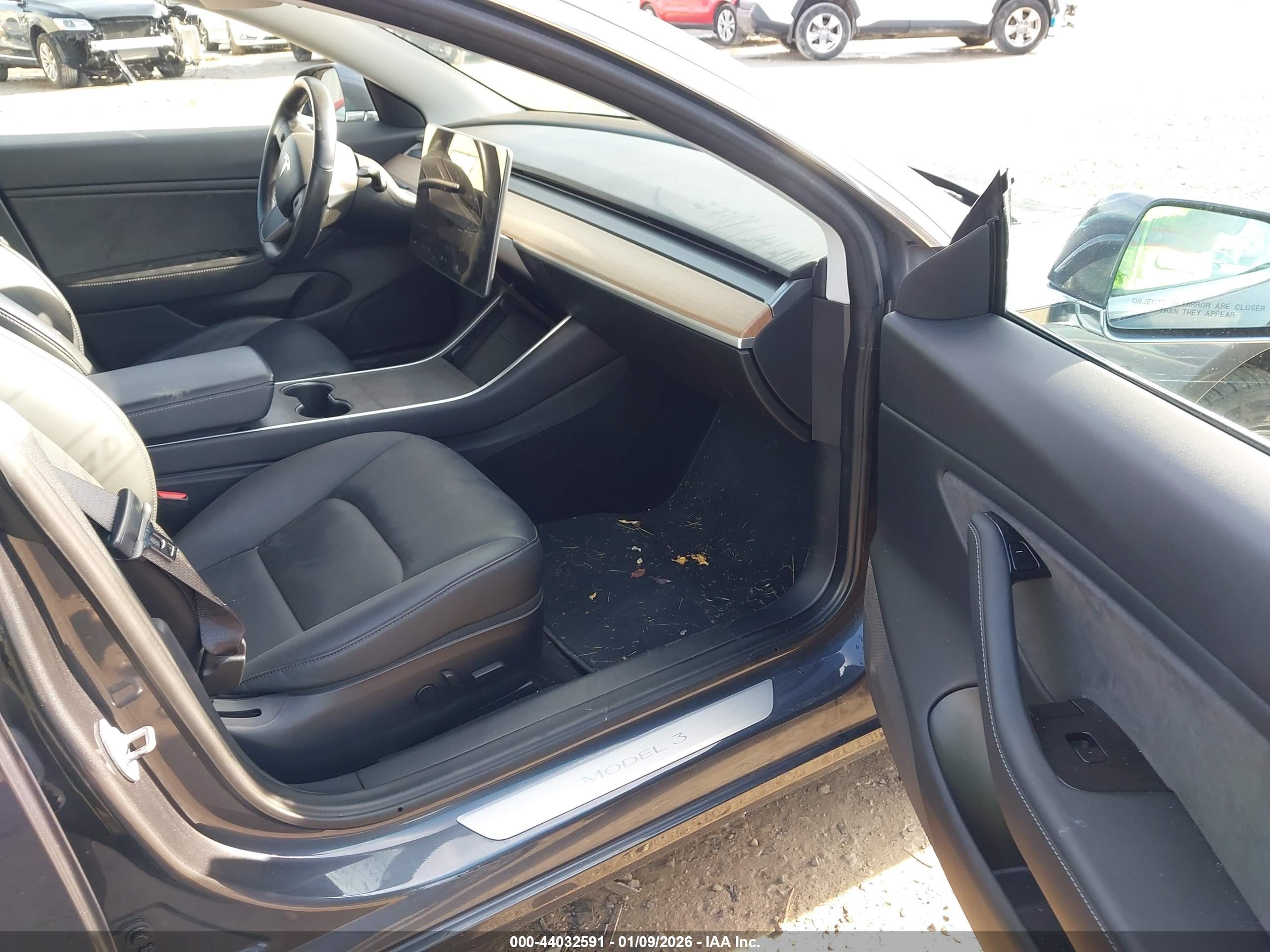 TESLA MODEL image 5