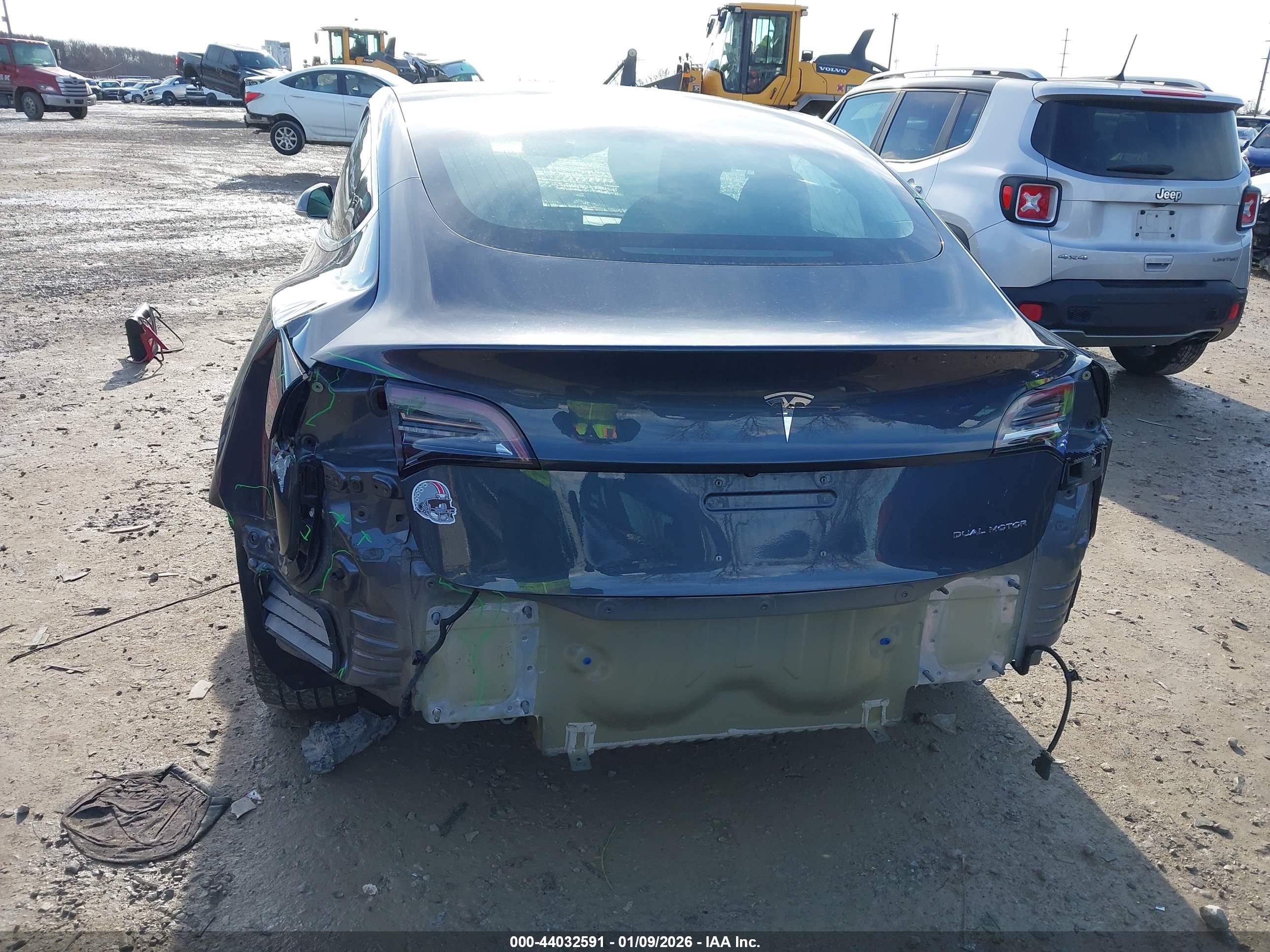 TESLA MODEL image 6
