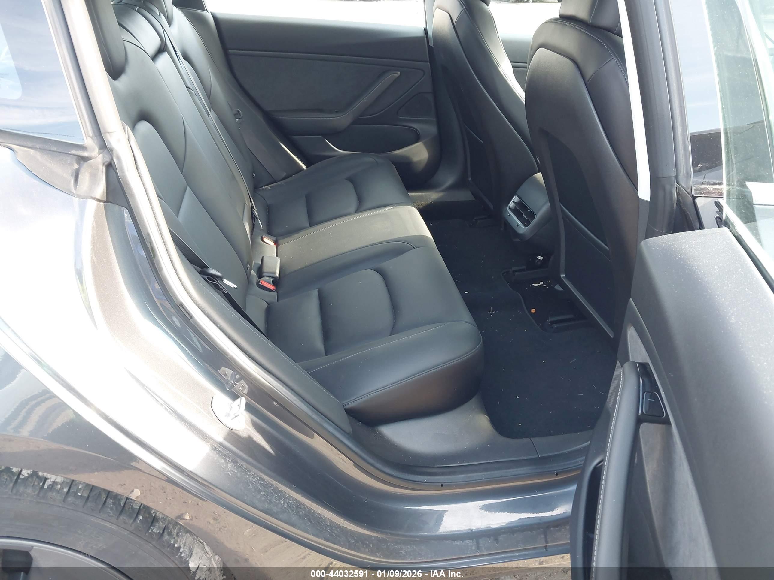 TESLA MODEL image 8