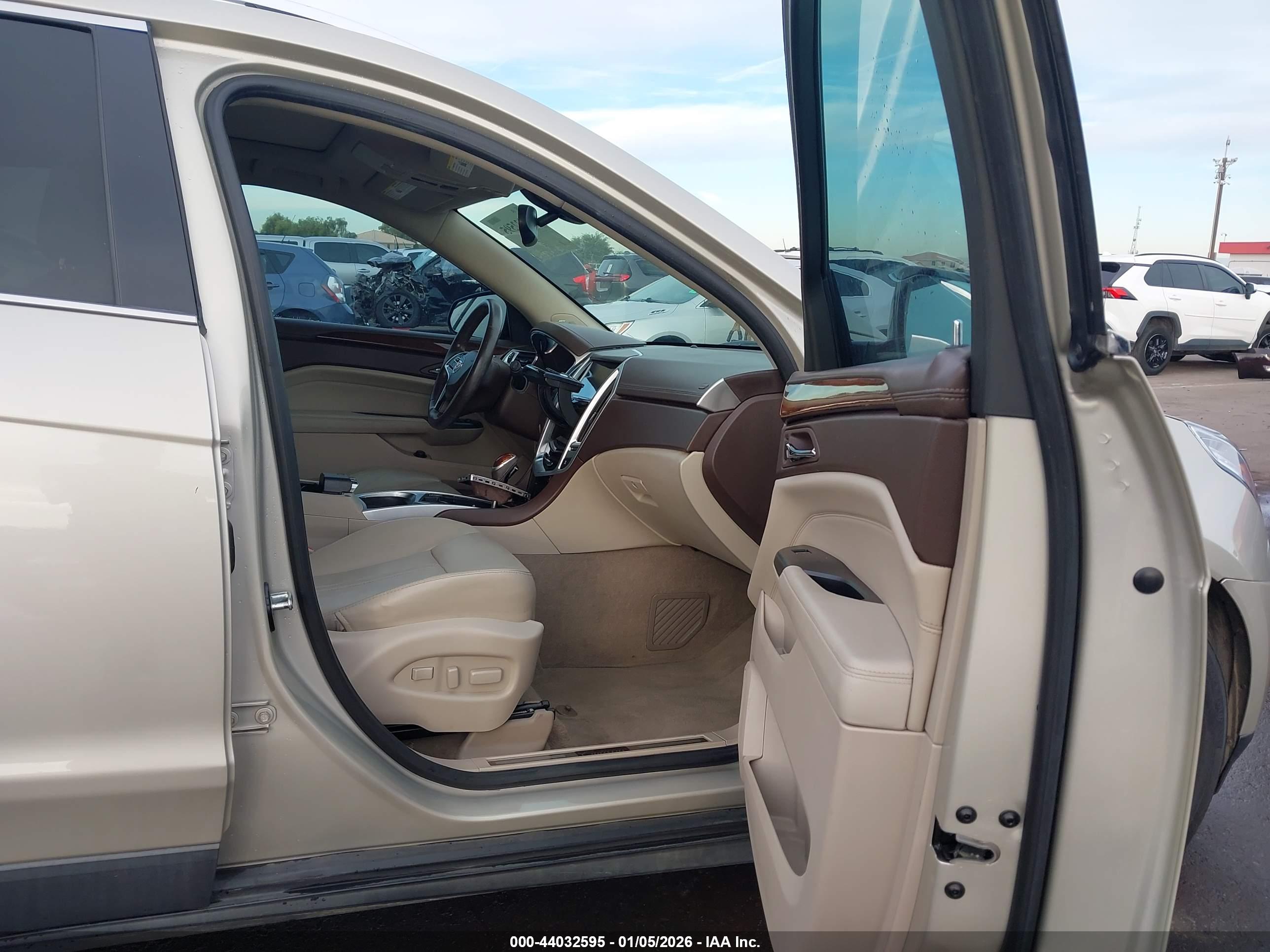 CADILLAC SRX image 5